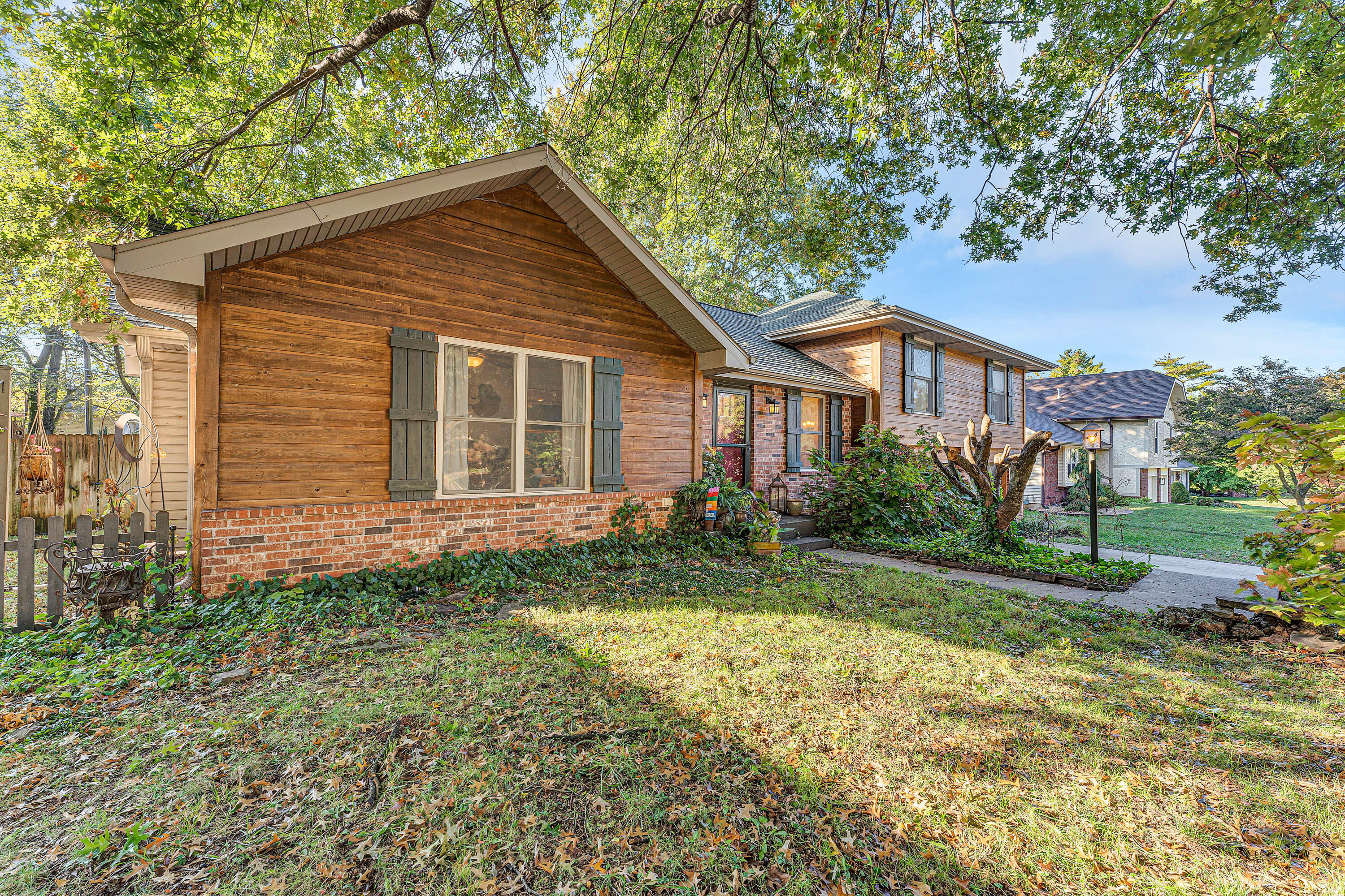 1036 East Manchester Drive Property Photo 1