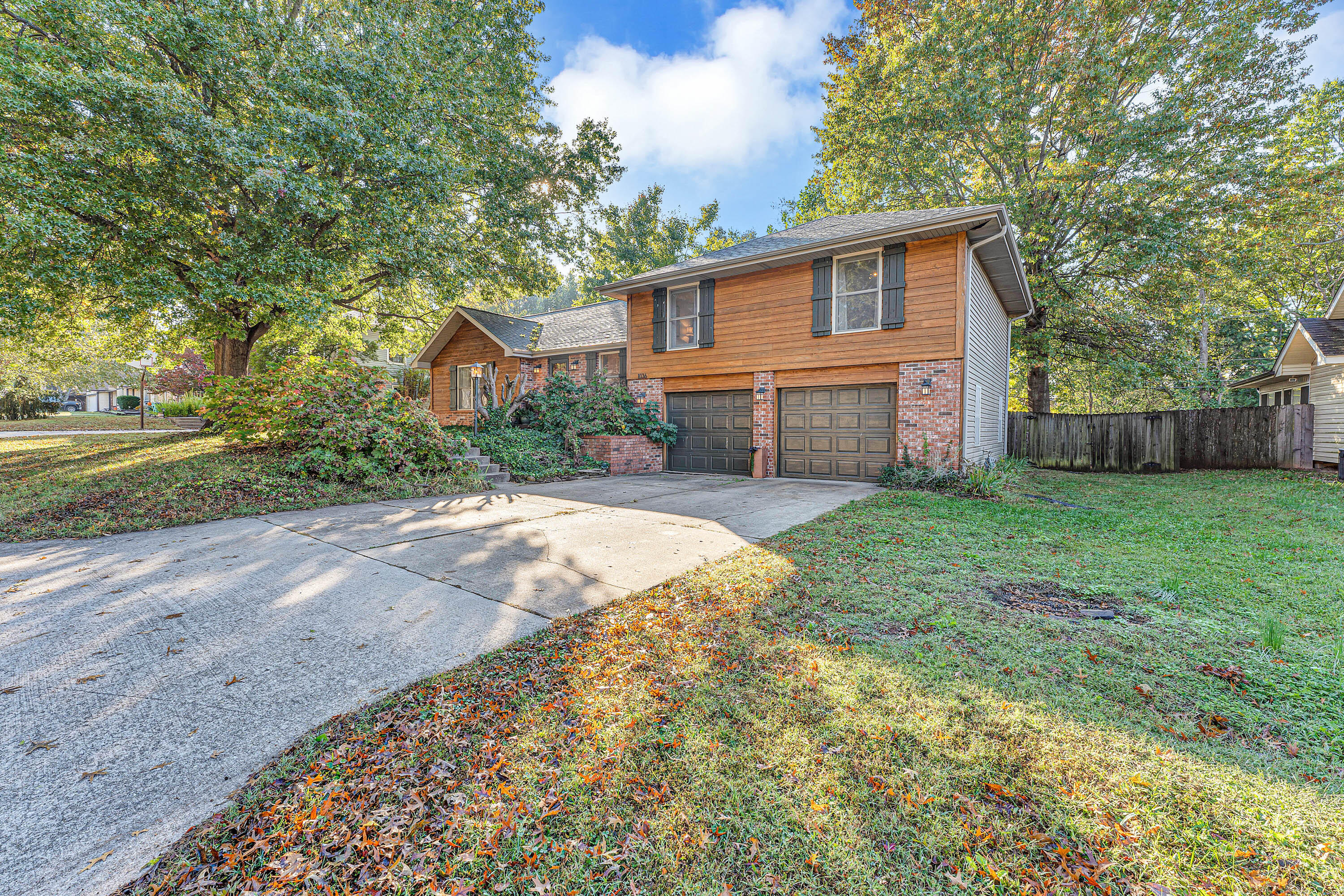 1036 East Manchester Drive Property Photo 3