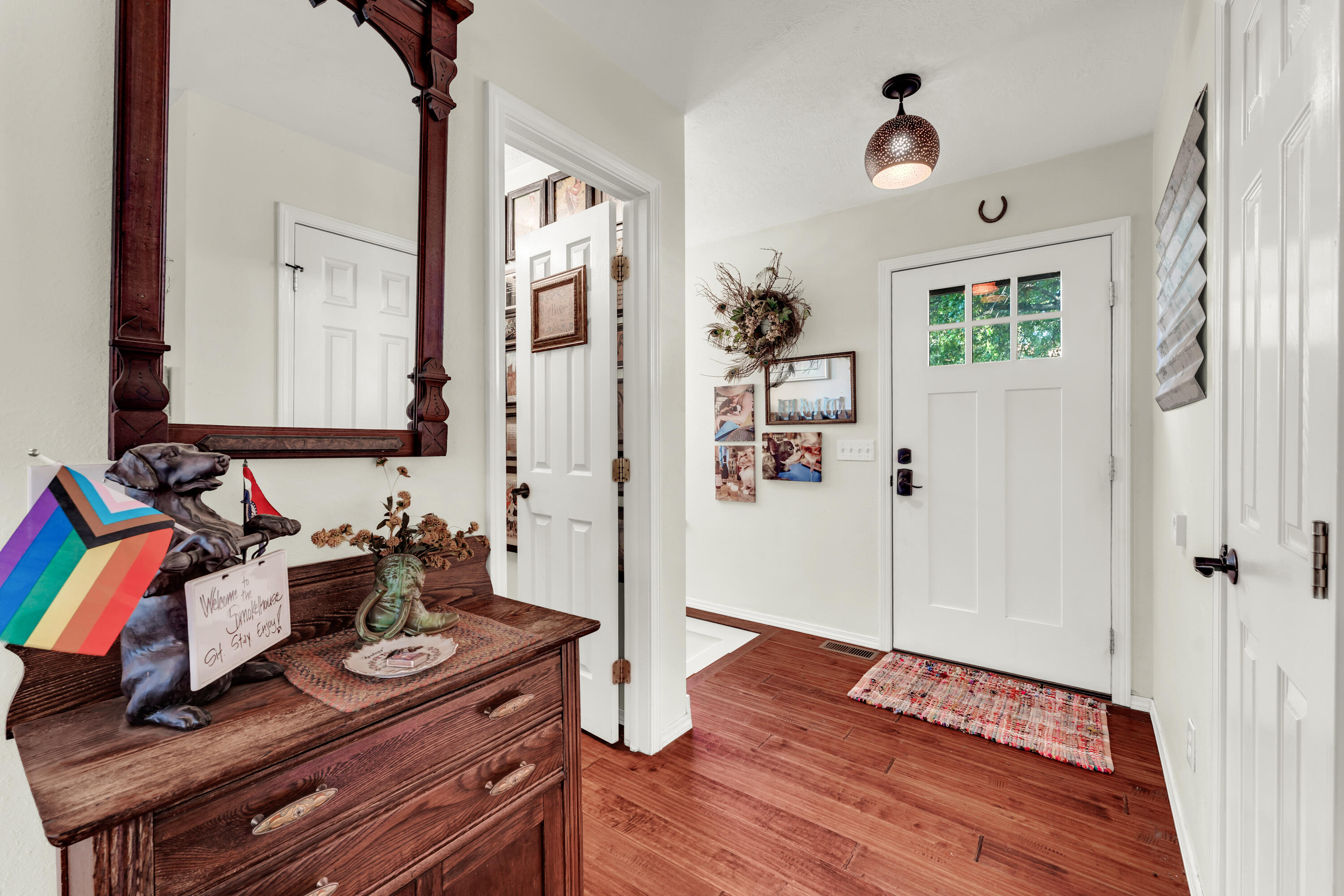 1036 East Manchester Drive Property Photo 4