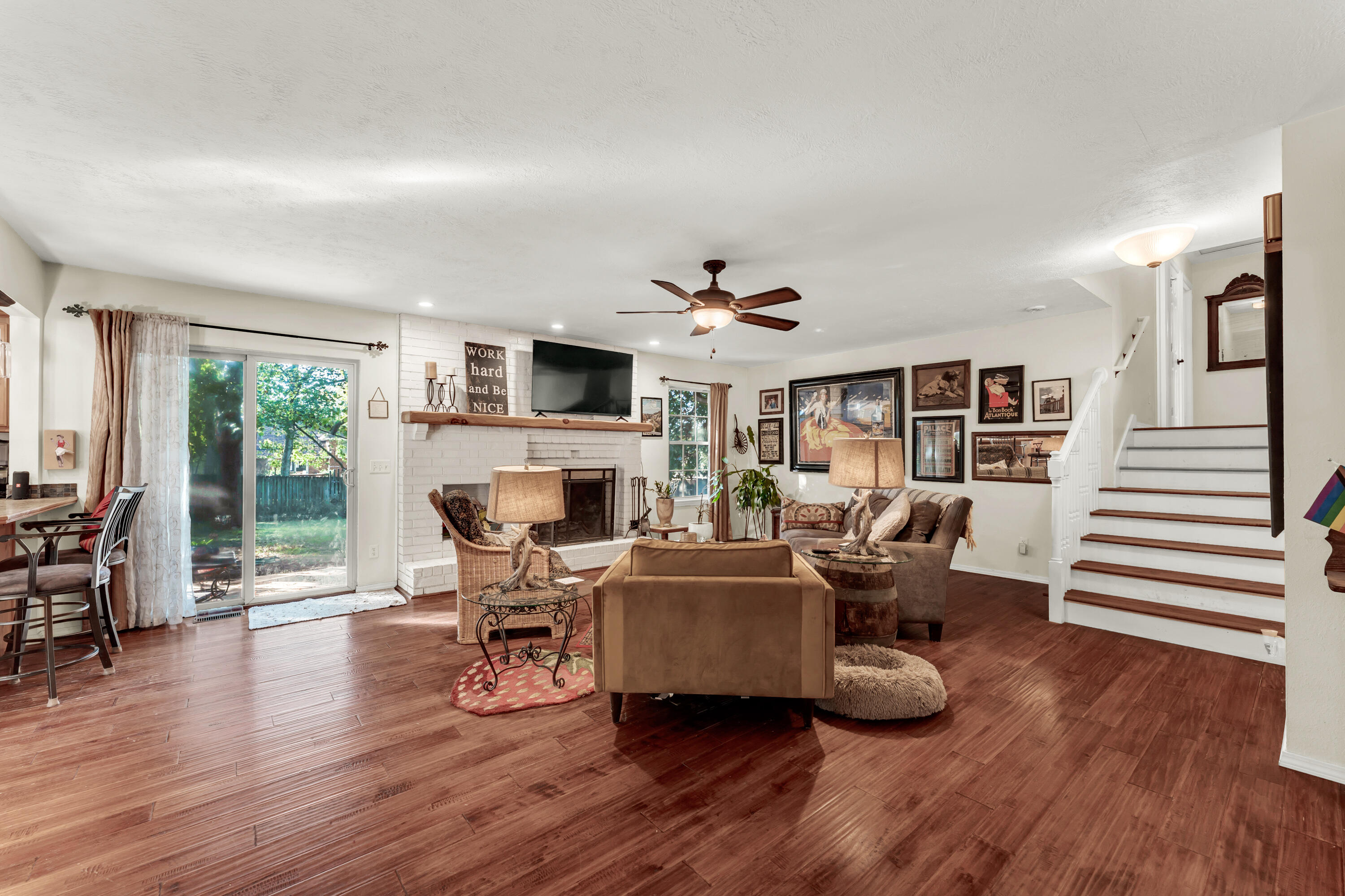 1036 East Manchester Drive Property Photo 5