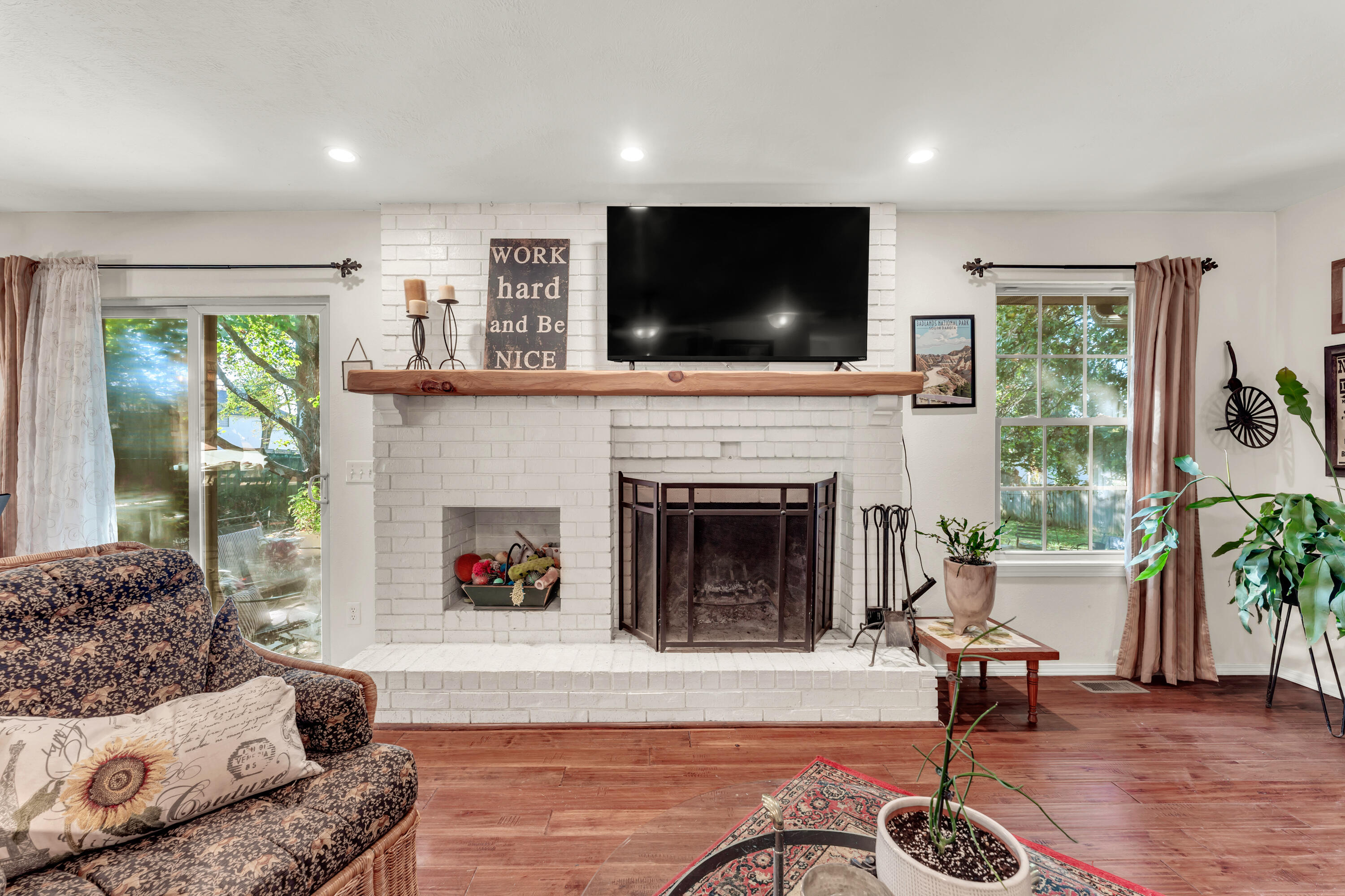 1036 East Manchester Drive Property Photo 7