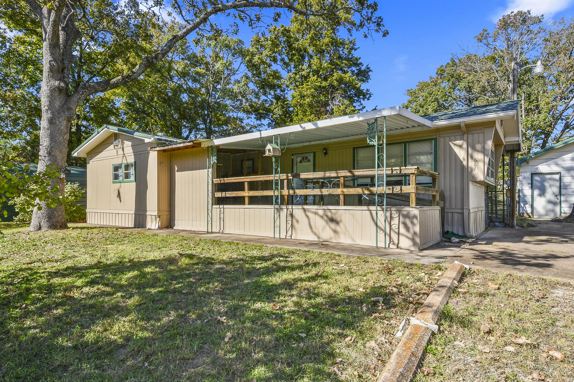 667 Henderson Street Property Photo 2