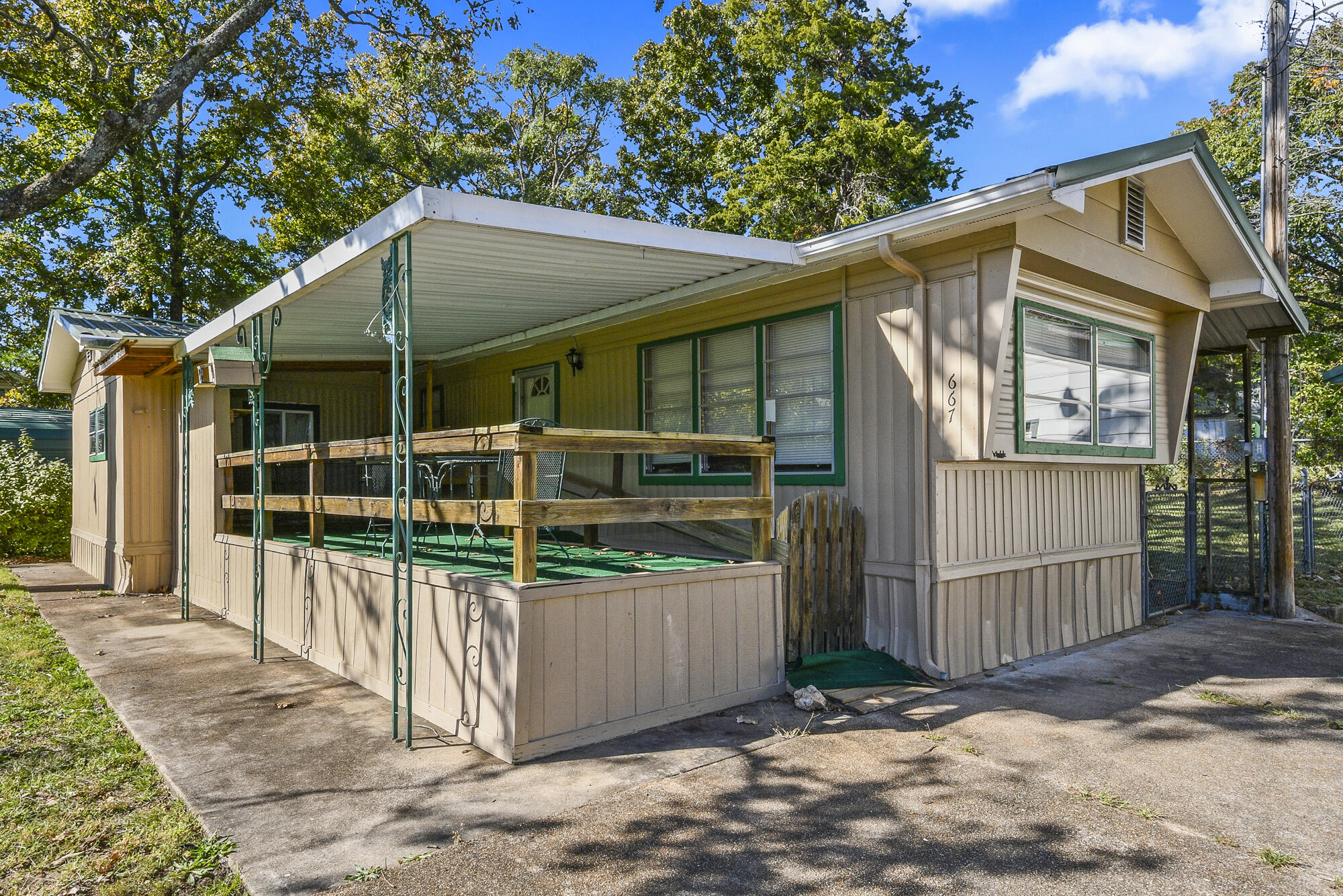 667 Henderson Street Property Photo 3