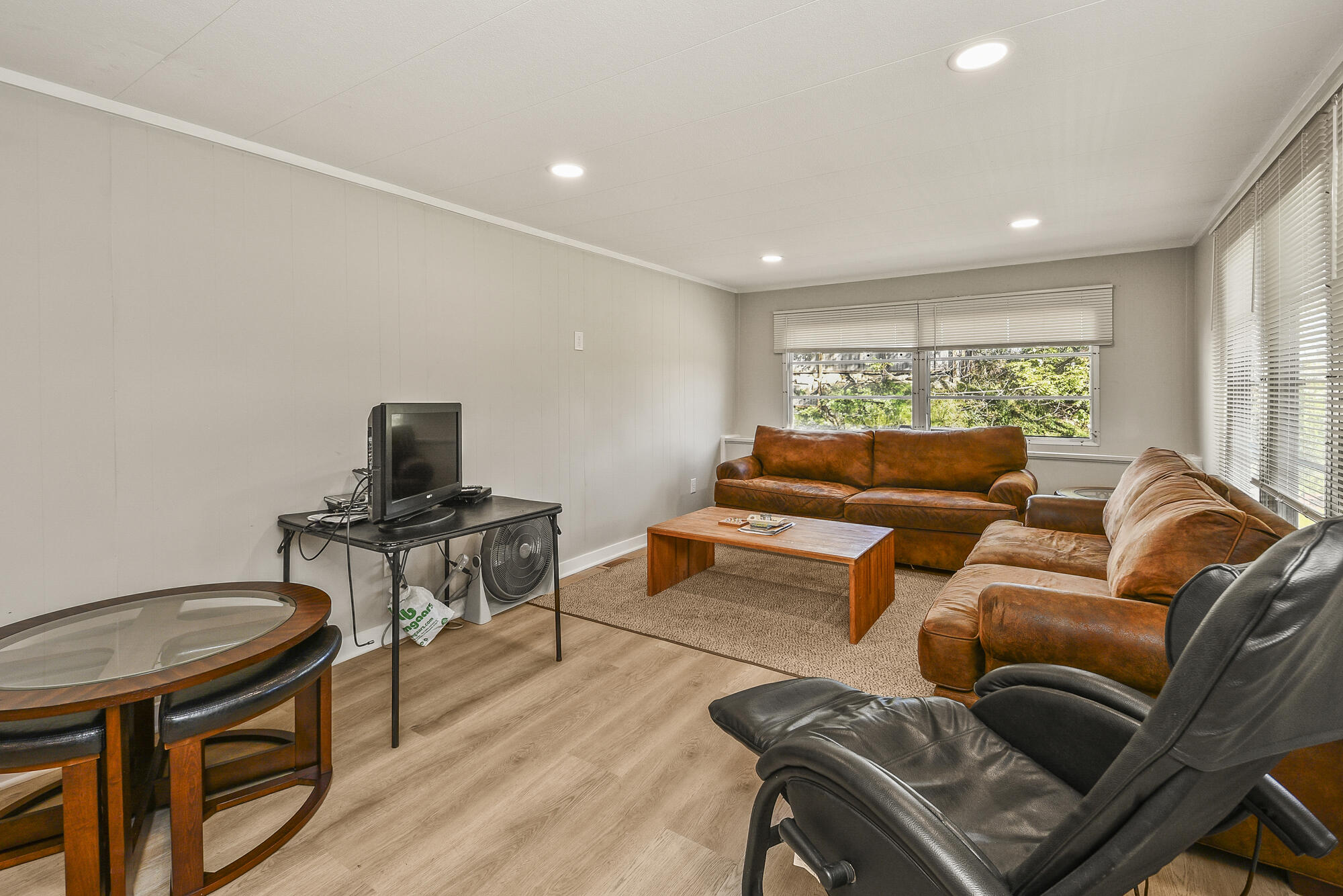 667 Henderson Street Property Photo 7