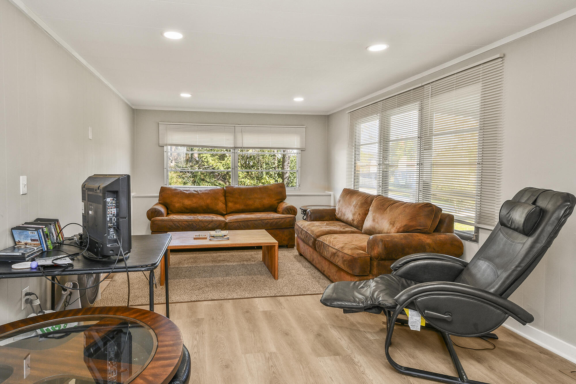 667 Henderson Street Property Photo 8