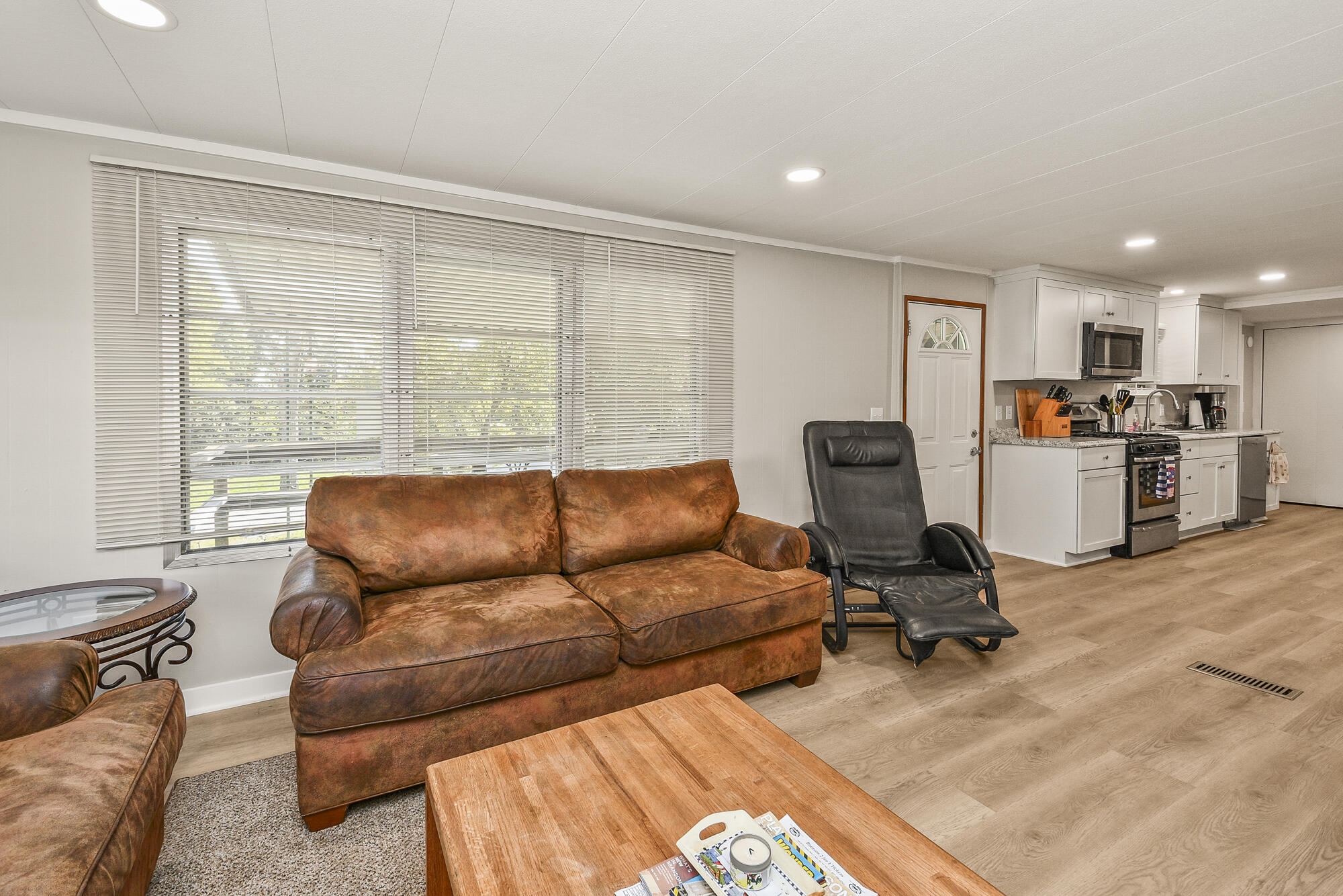 667 Henderson Street Property Photo 10