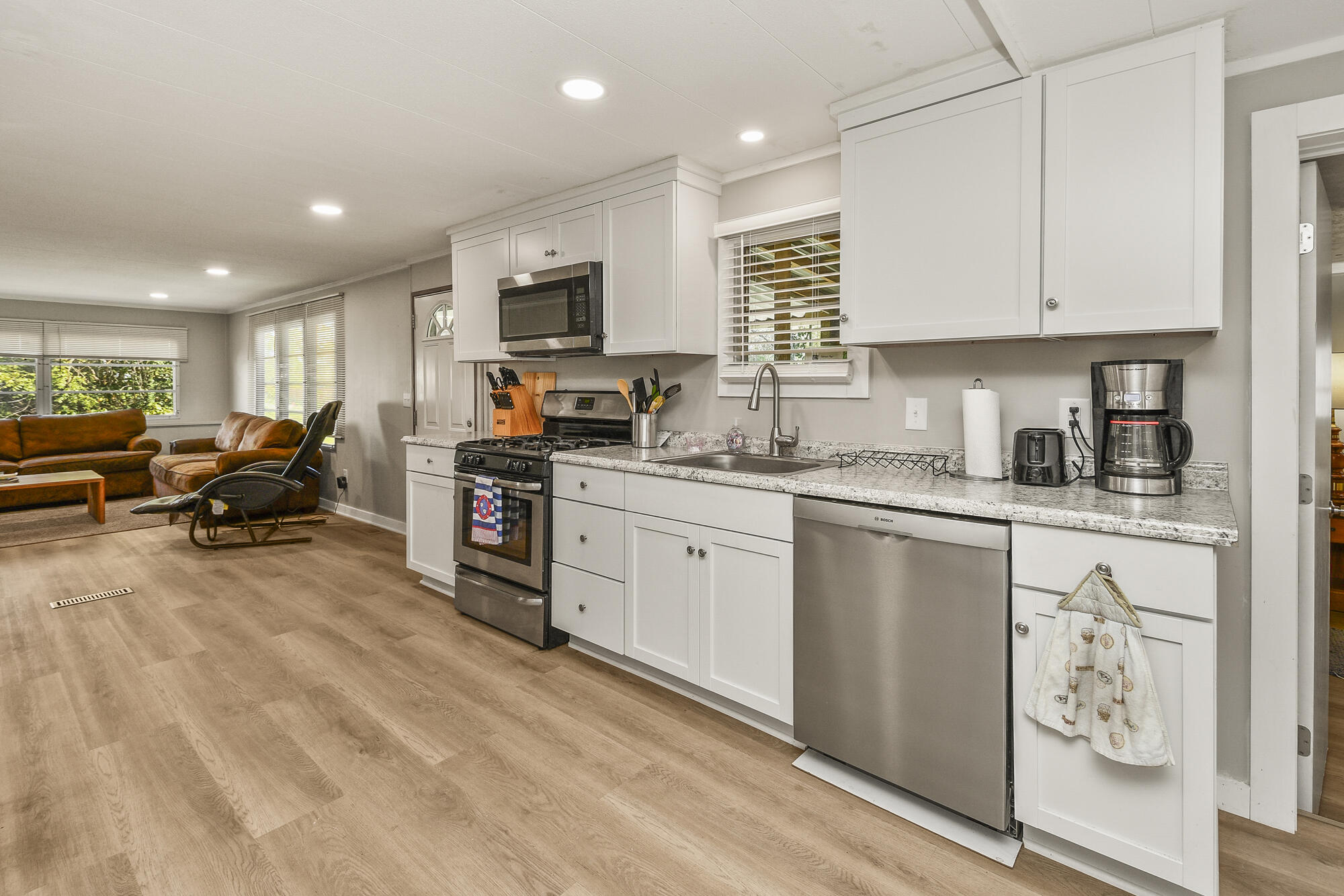 667 Henderson Street Property Photo 14