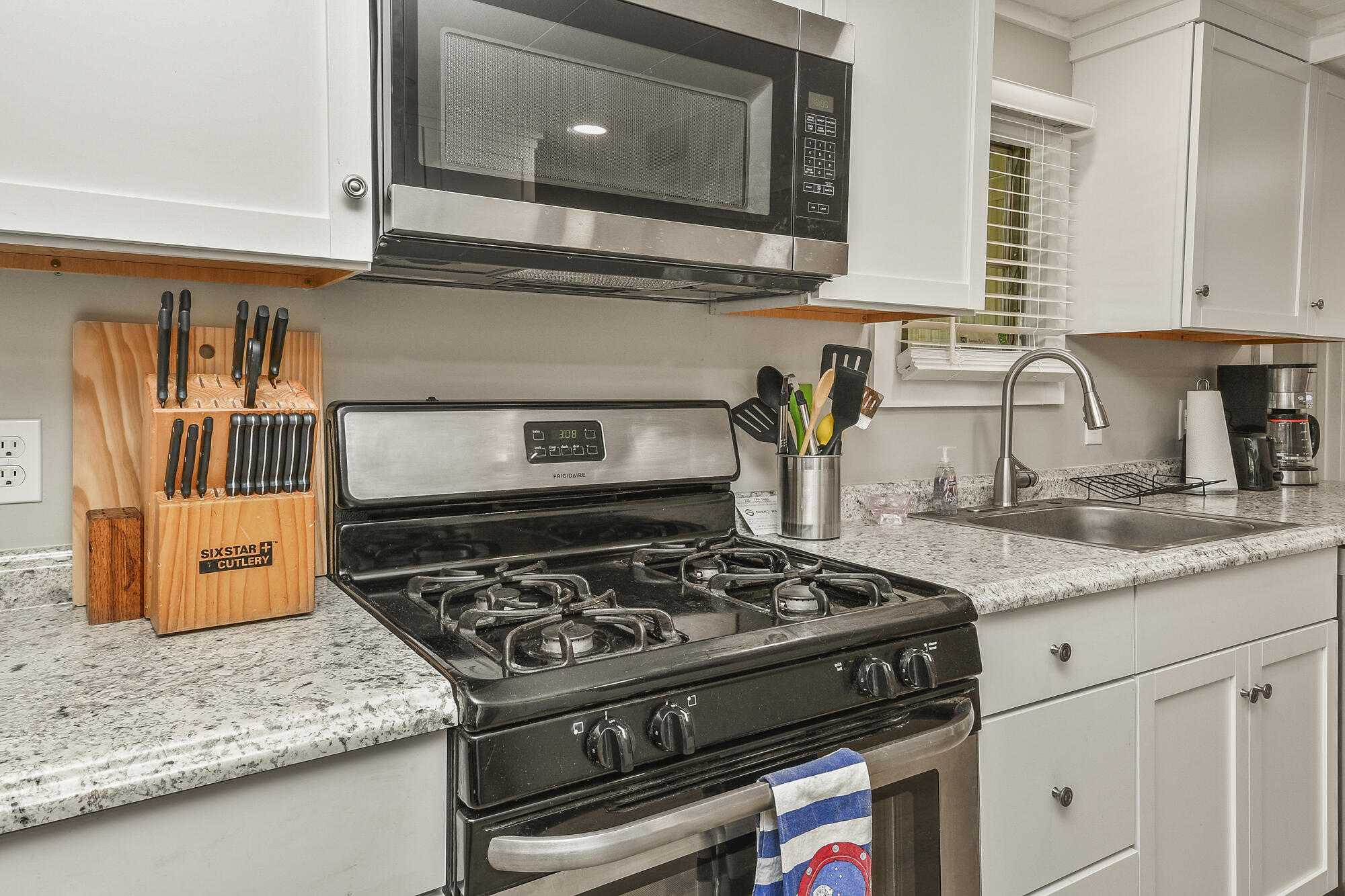 667 Henderson Street Property Photo 15