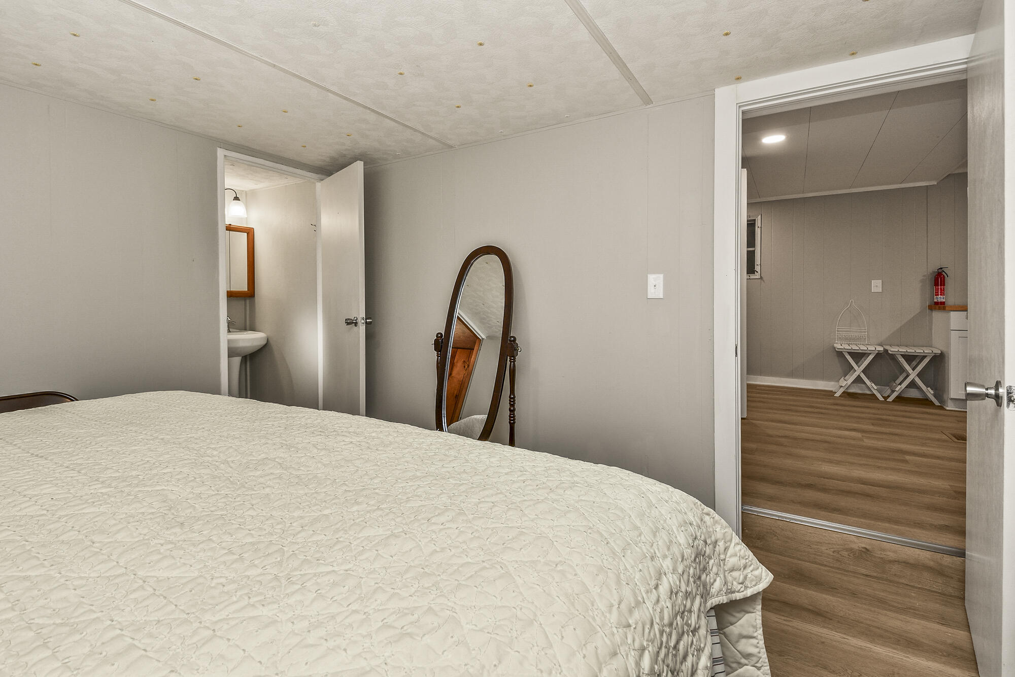 667 Henderson Street Property Photo 18