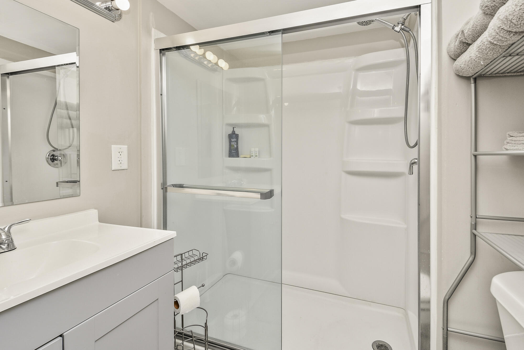 667 Henderson Street Property Photo 21