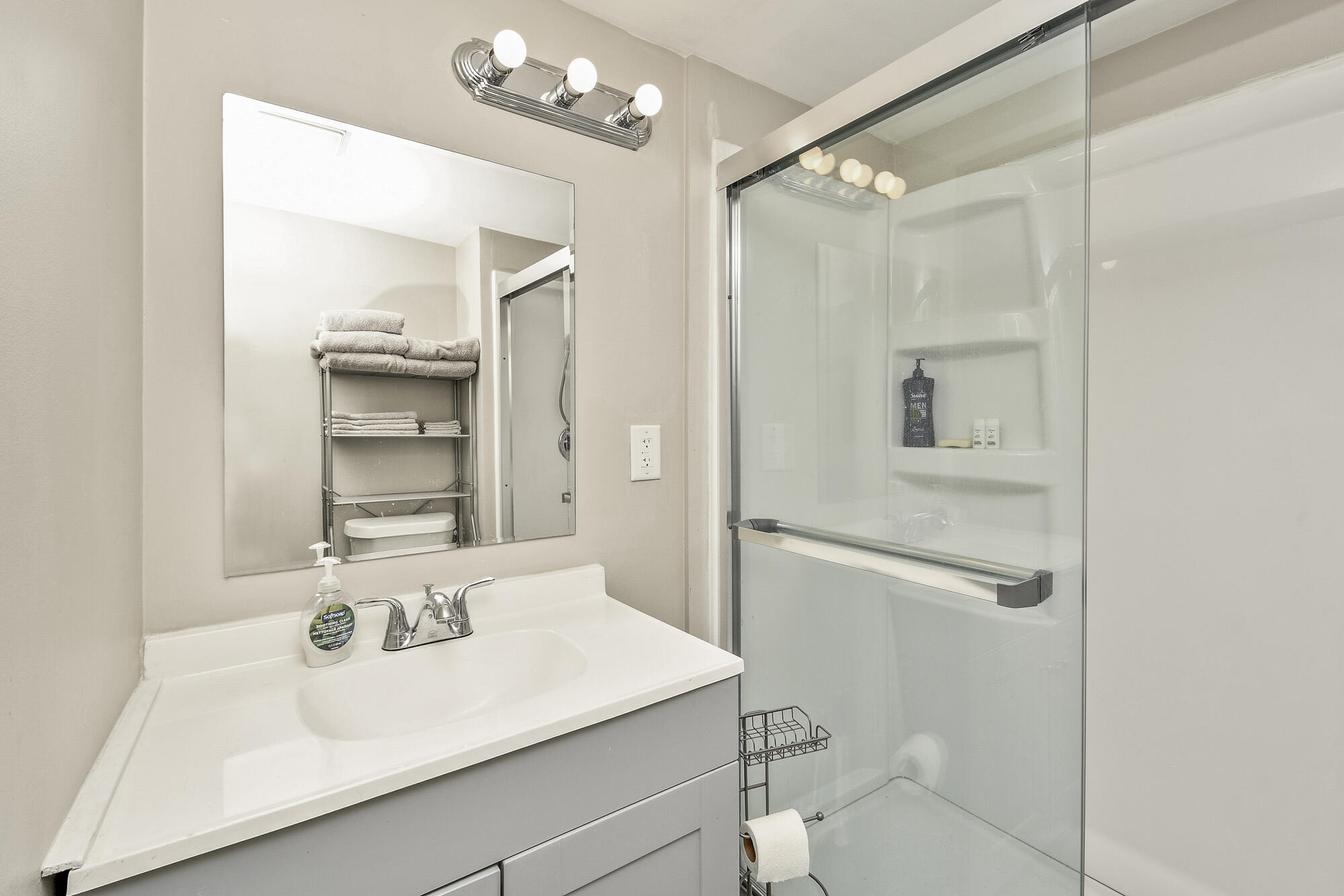 667 Henderson Street Property Photo 22