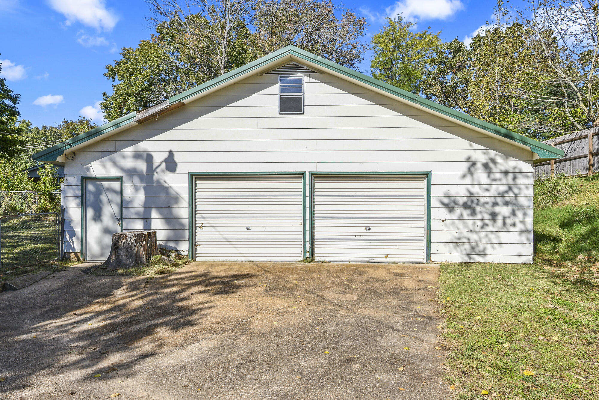 667 Henderson Street Property Photo 28