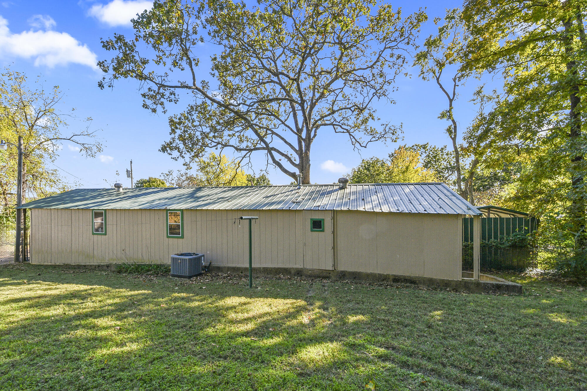 667 Henderson Street Property Photo 31