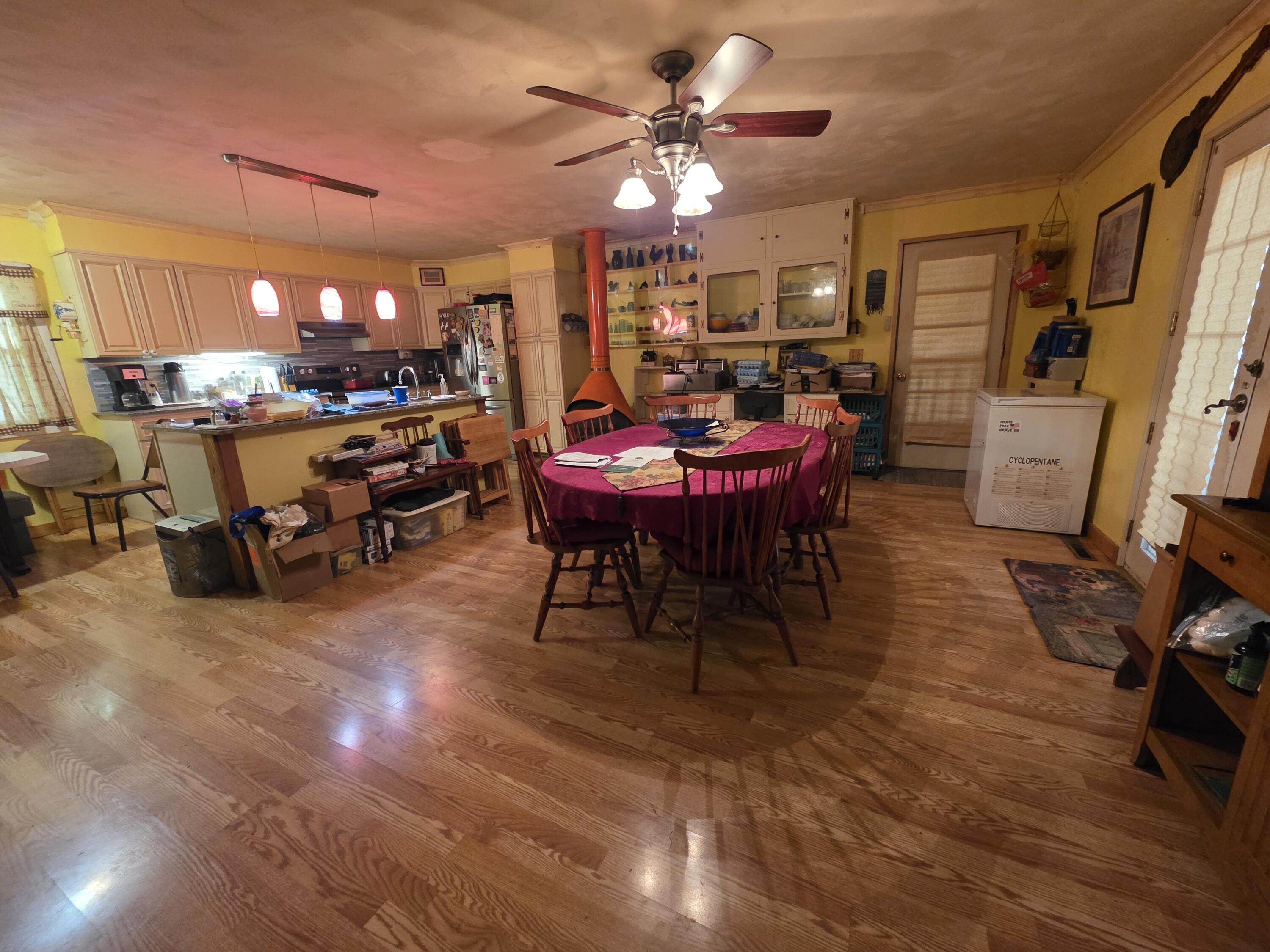 312 South Oak Avenue Property Photo 8