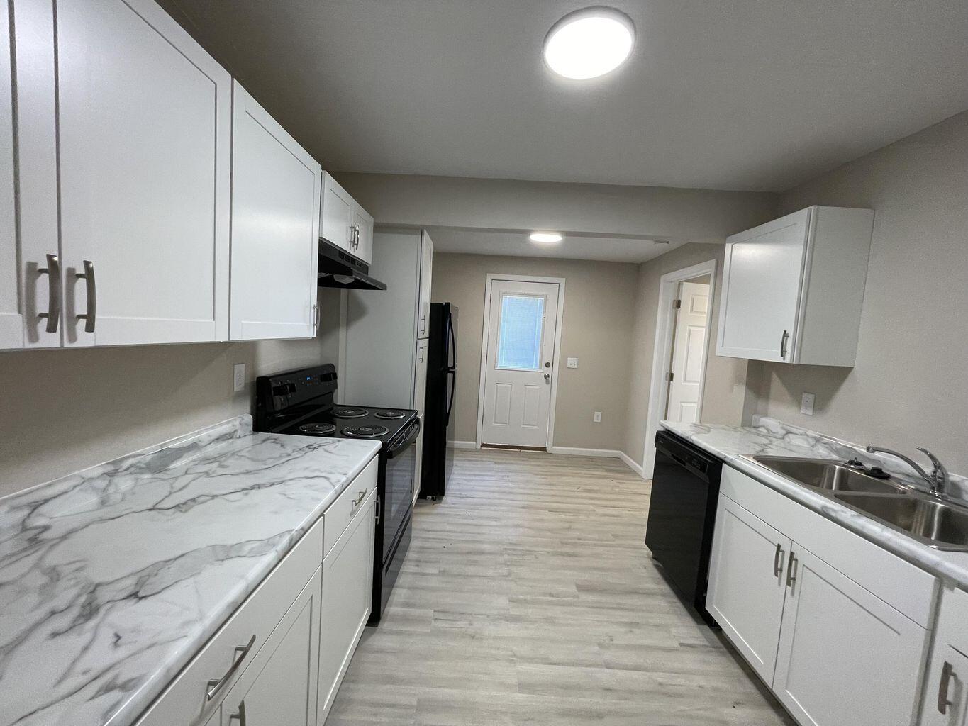 824 West Elm Street Property Photo 4