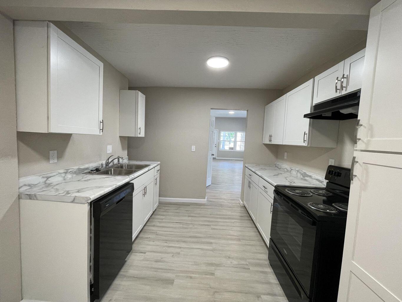 824 West Elm Street Property Photo 5