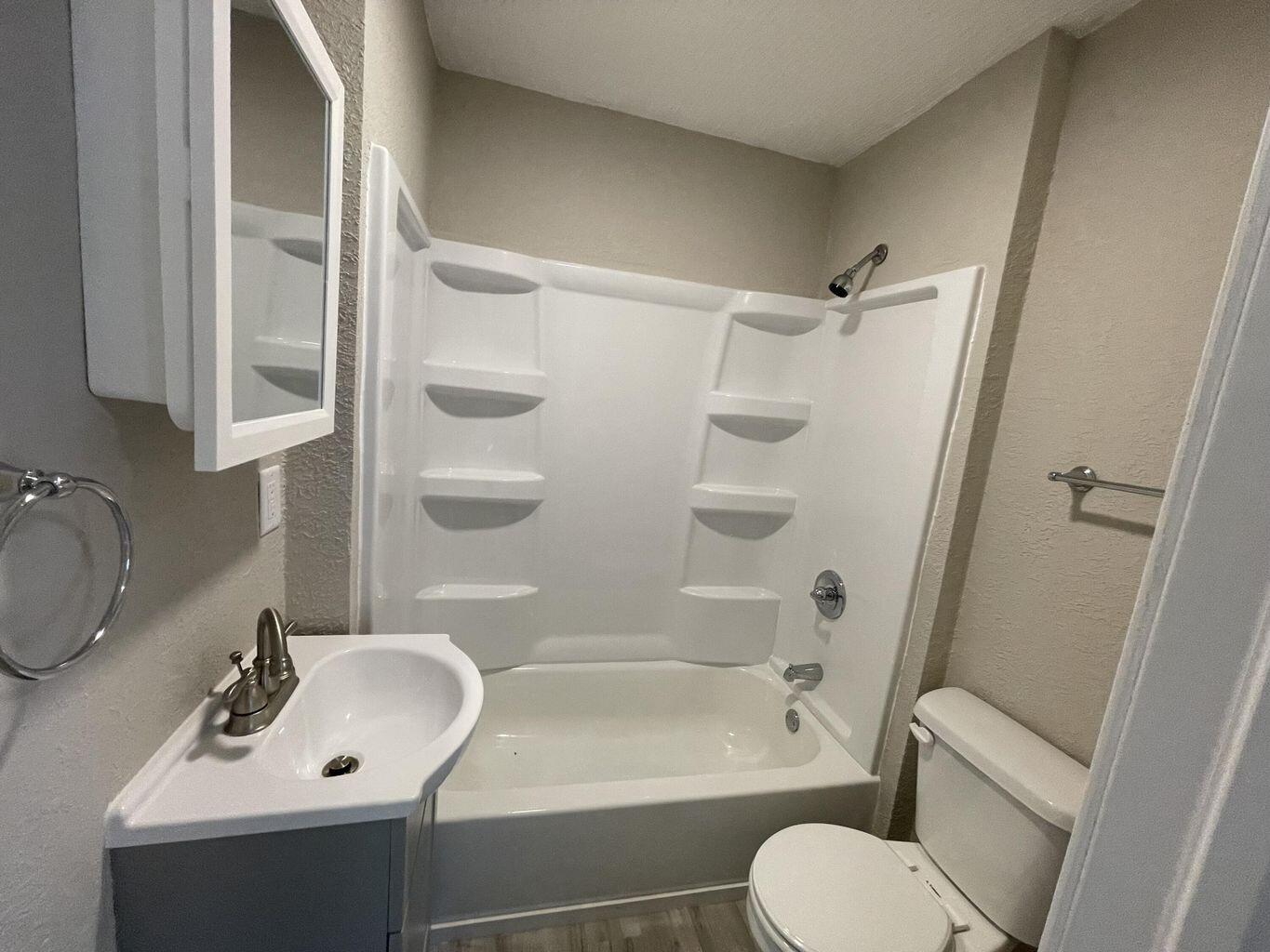 824 West Elm Street Property Photo 11