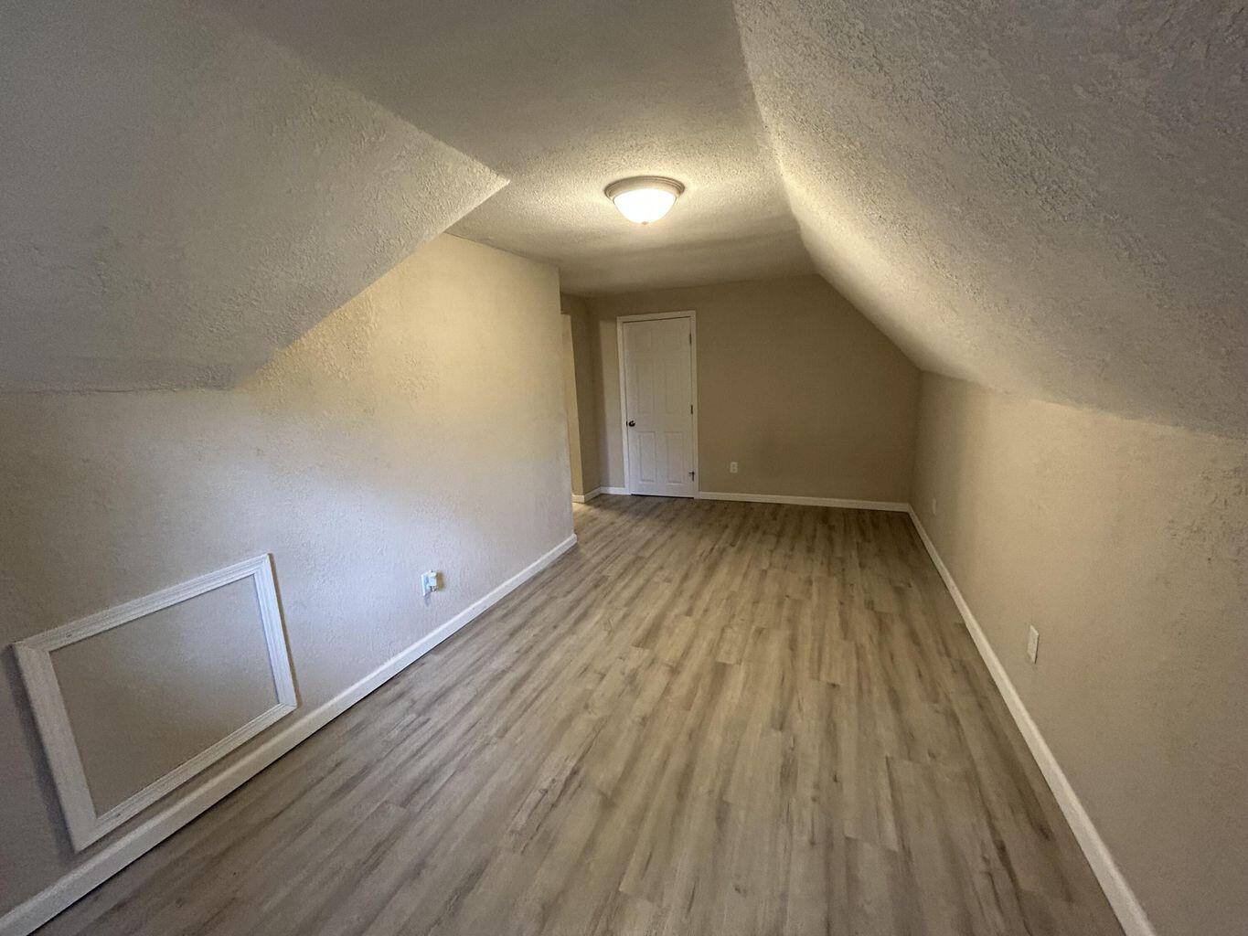 824 West Elm Street Property Photo 12