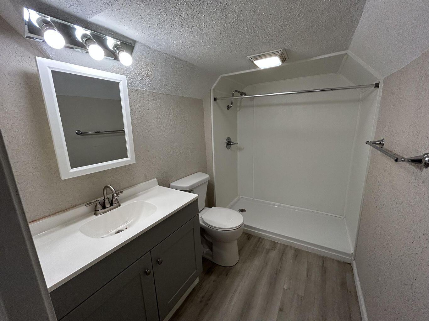 824 West Elm Street Property Photo 15