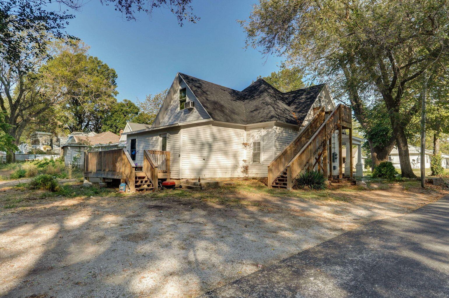 824 West Elm Street Property Photo 19