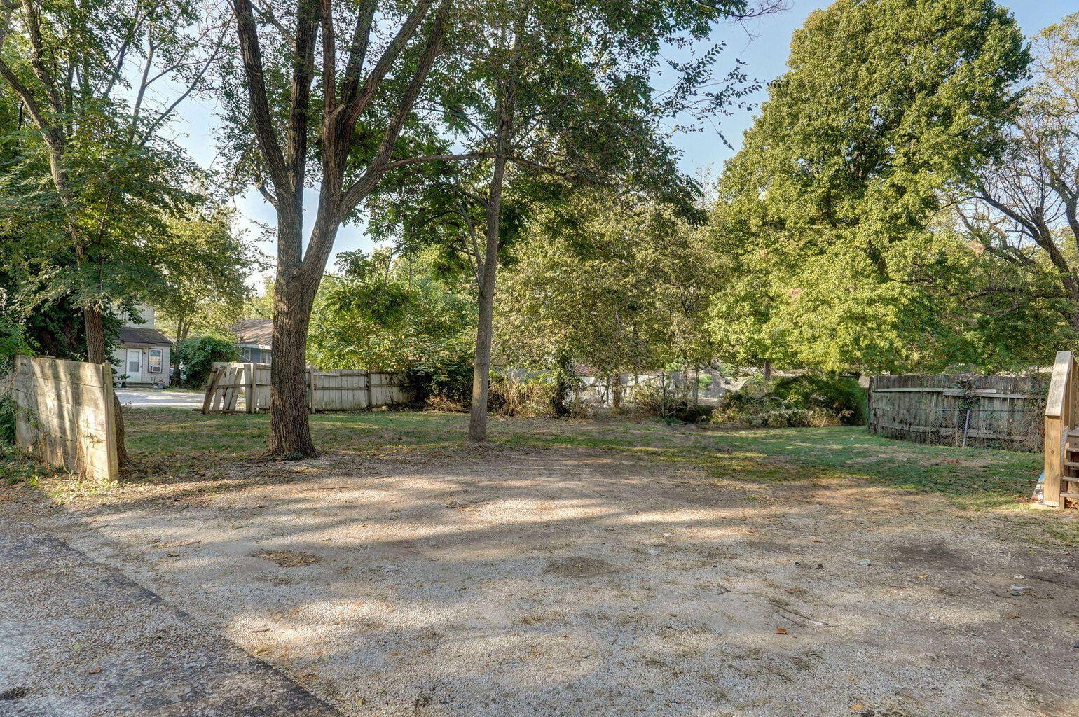 824 West Elm Street Property Photo 21