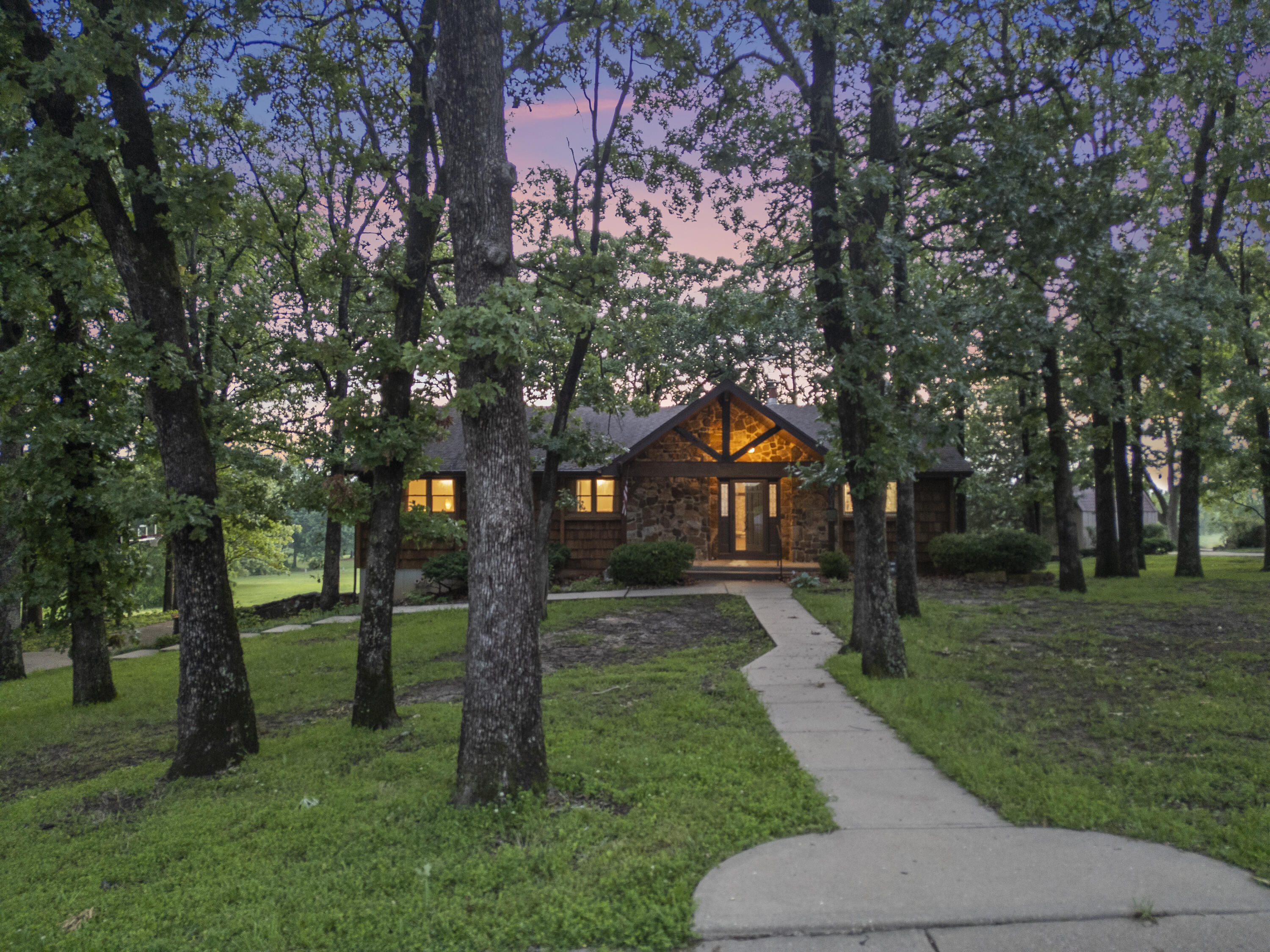 1004 White Oak Drive Property Photo 1