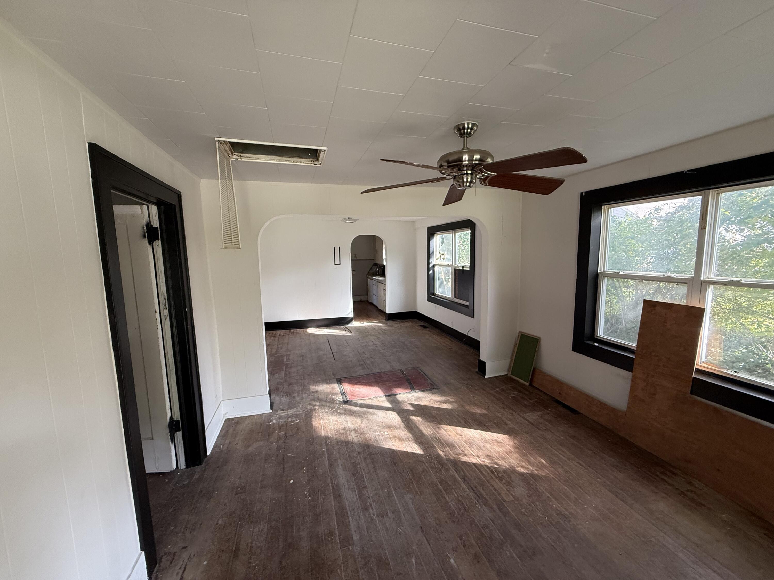 1460 South Jefferson Avenue Property Photo 4