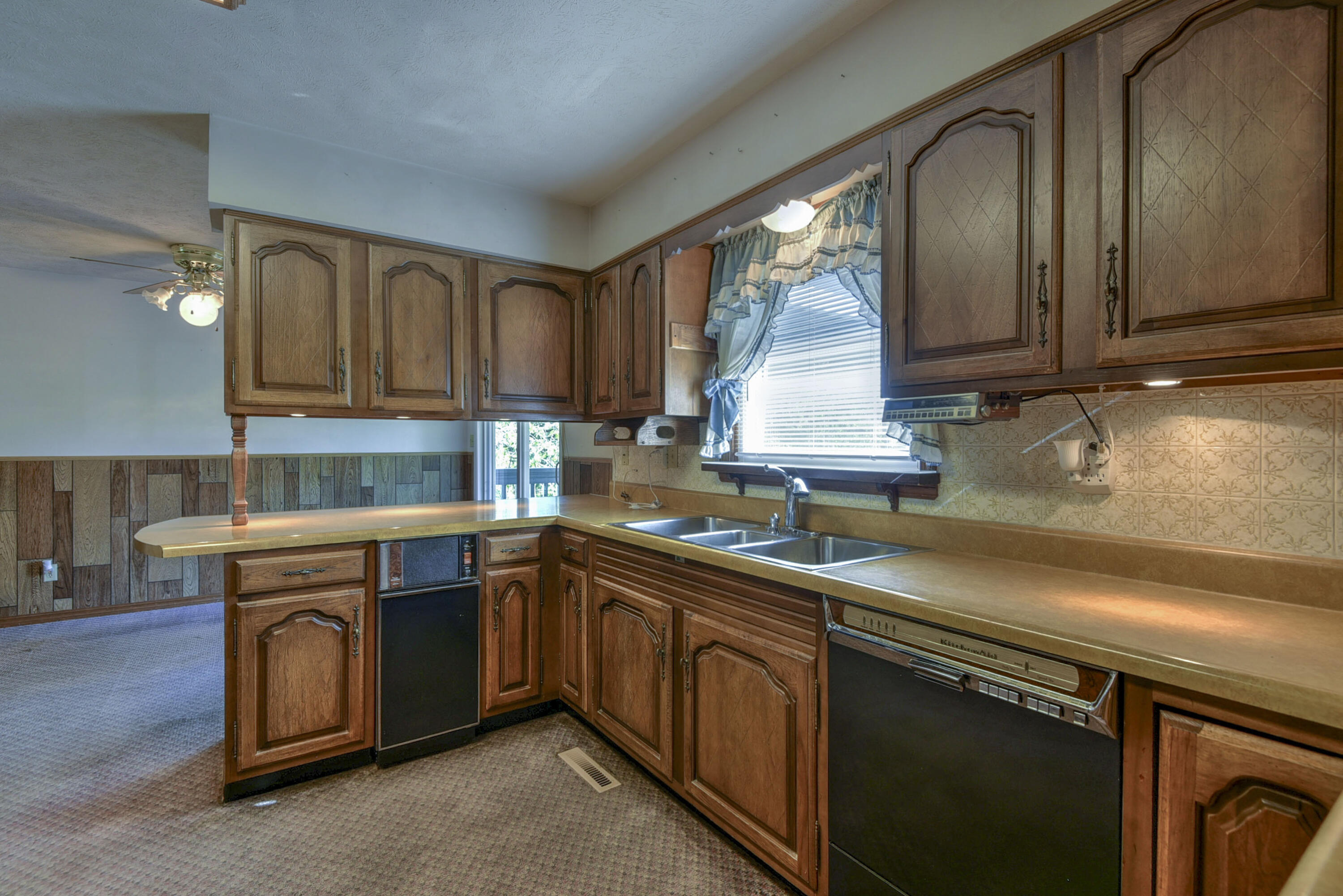 421 Newport Drive Property Photo 6