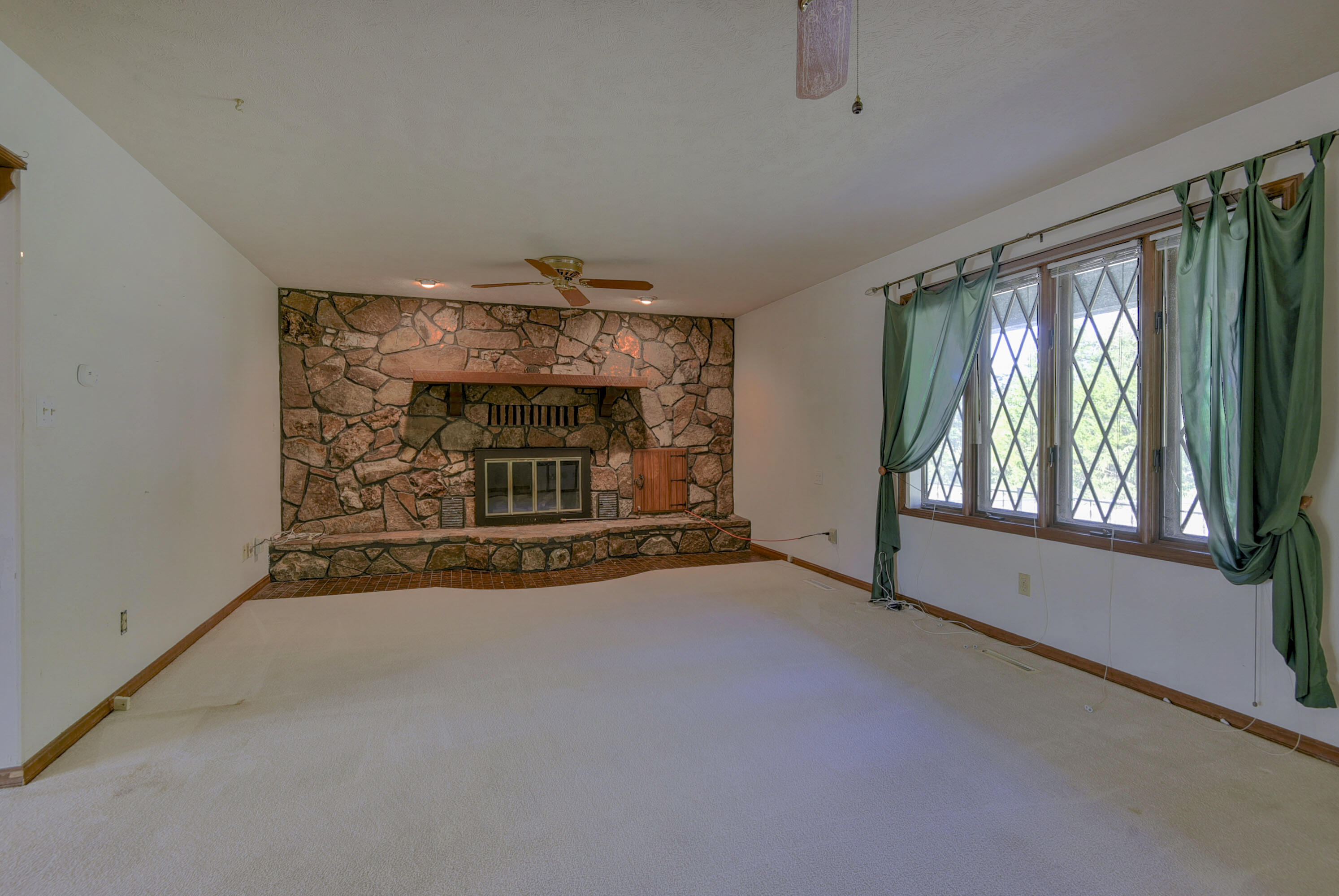 421 Newport Drive Property Photo 12