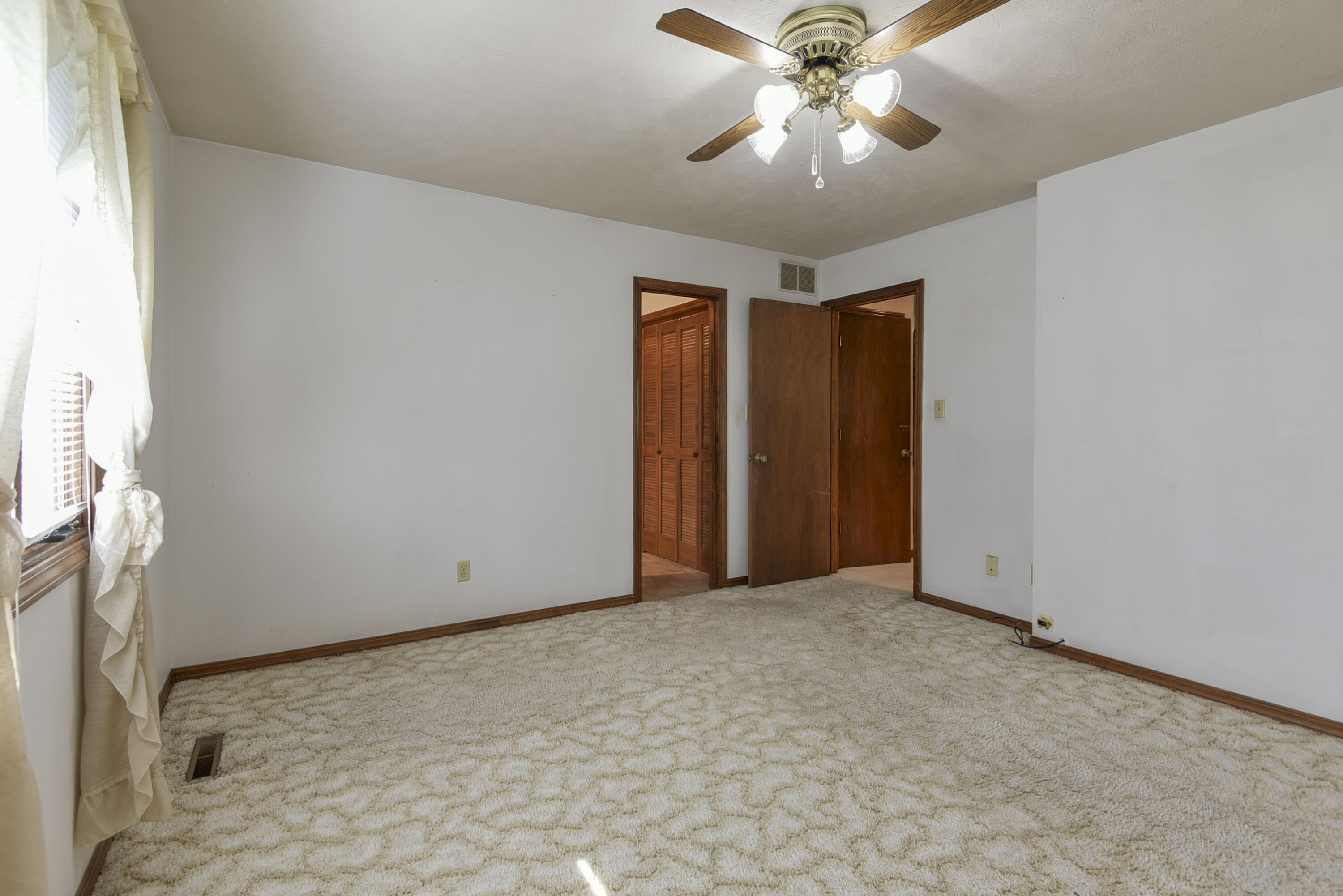 421 Newport Drive Property Photo 15