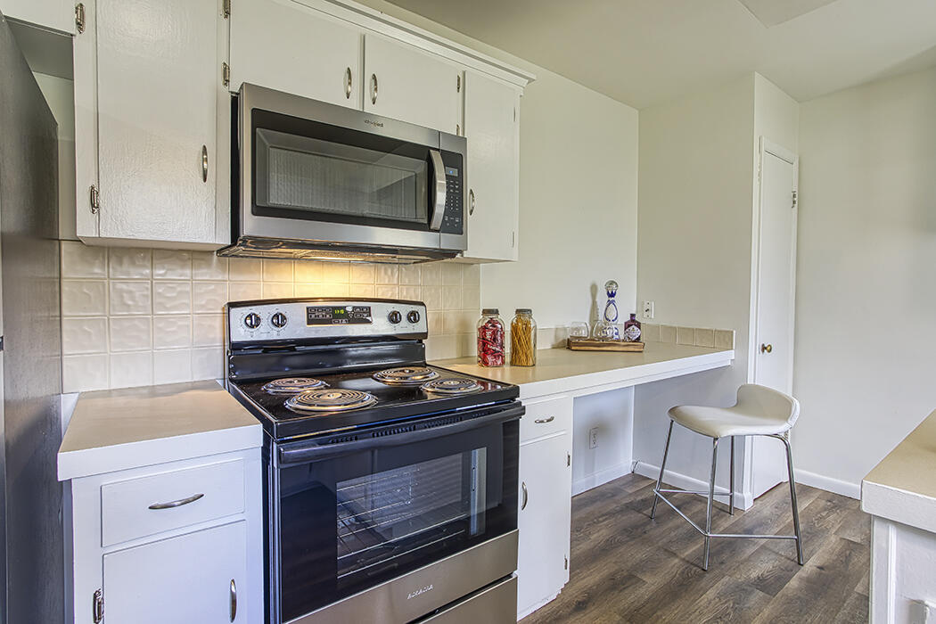 1954 South Dollison Avenue Property Photo 4