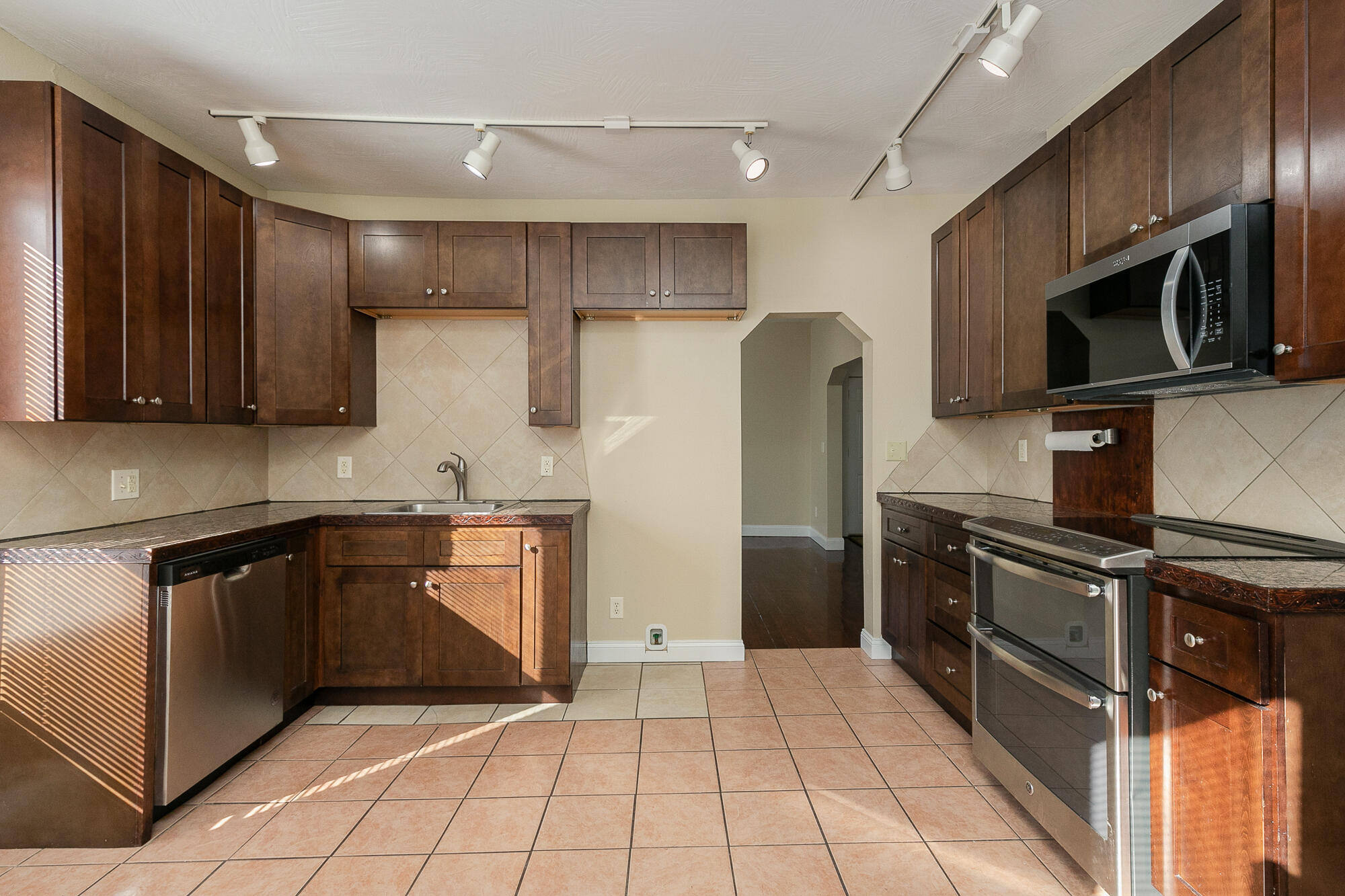 1902 North Missouri Avenue Property Photo 9