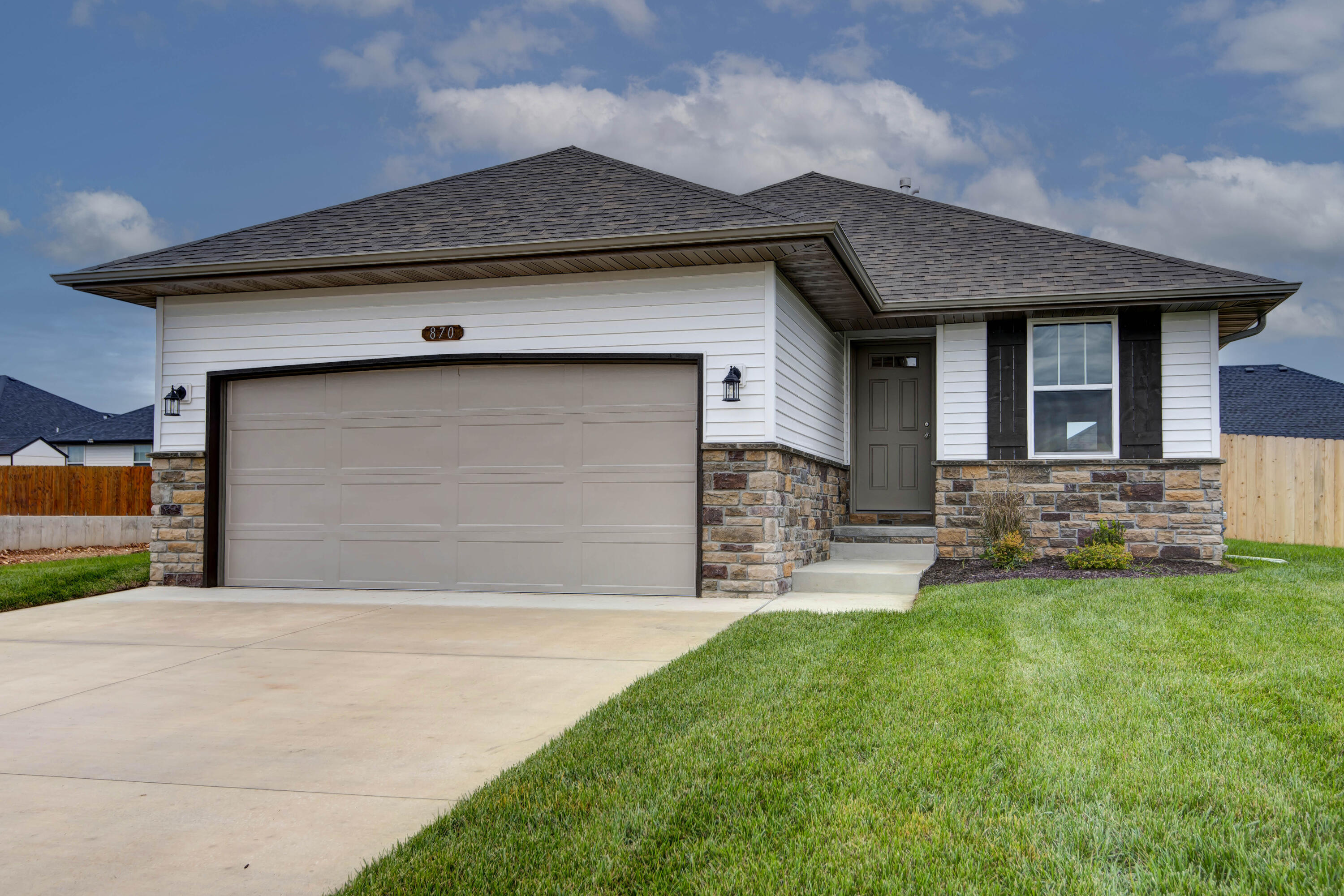 870 East Virginia Lane Property Photo 1