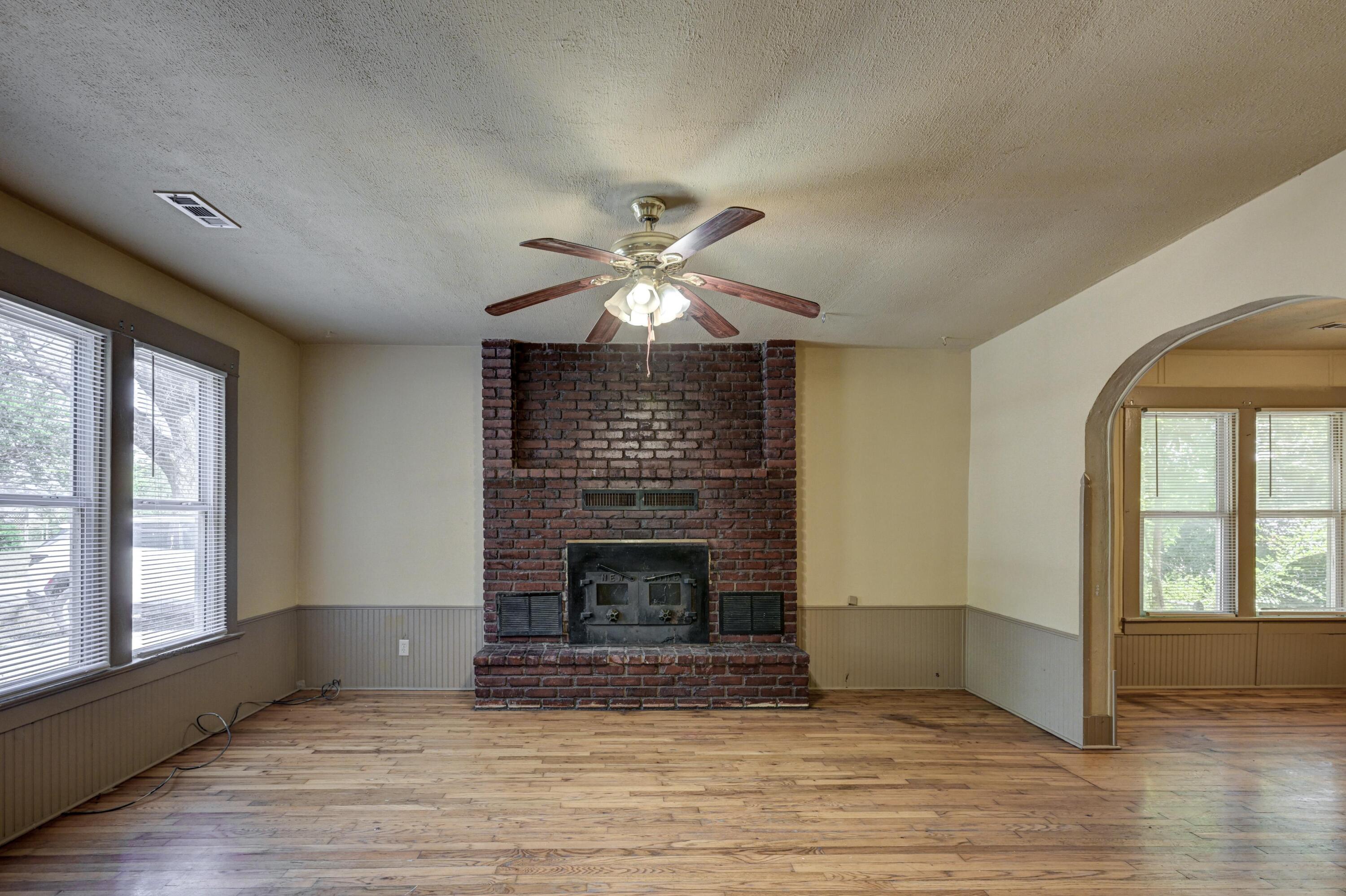 723 South Indiana Avenue Property Photo 2