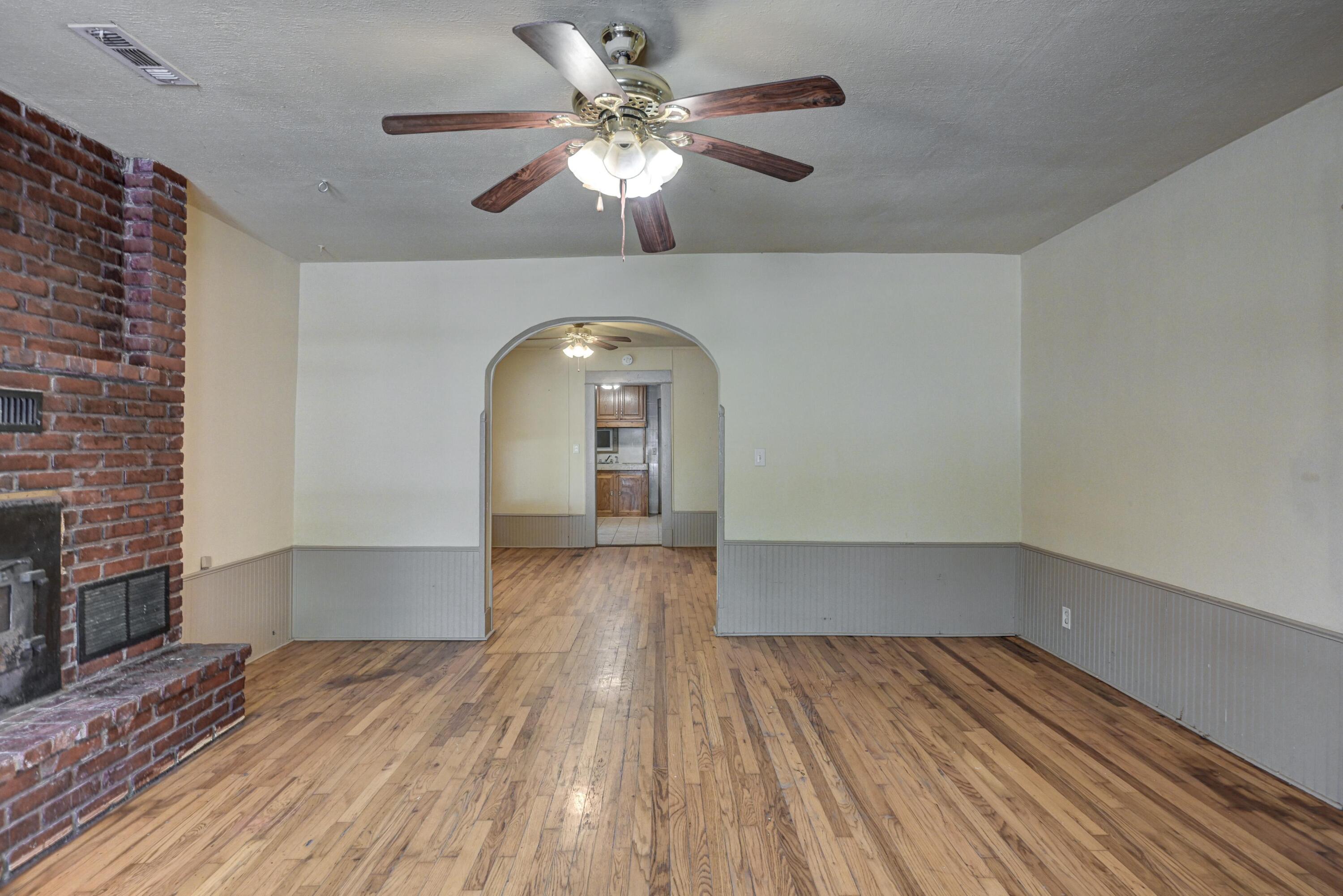 723 South Indiana Avenue Property Photo 3