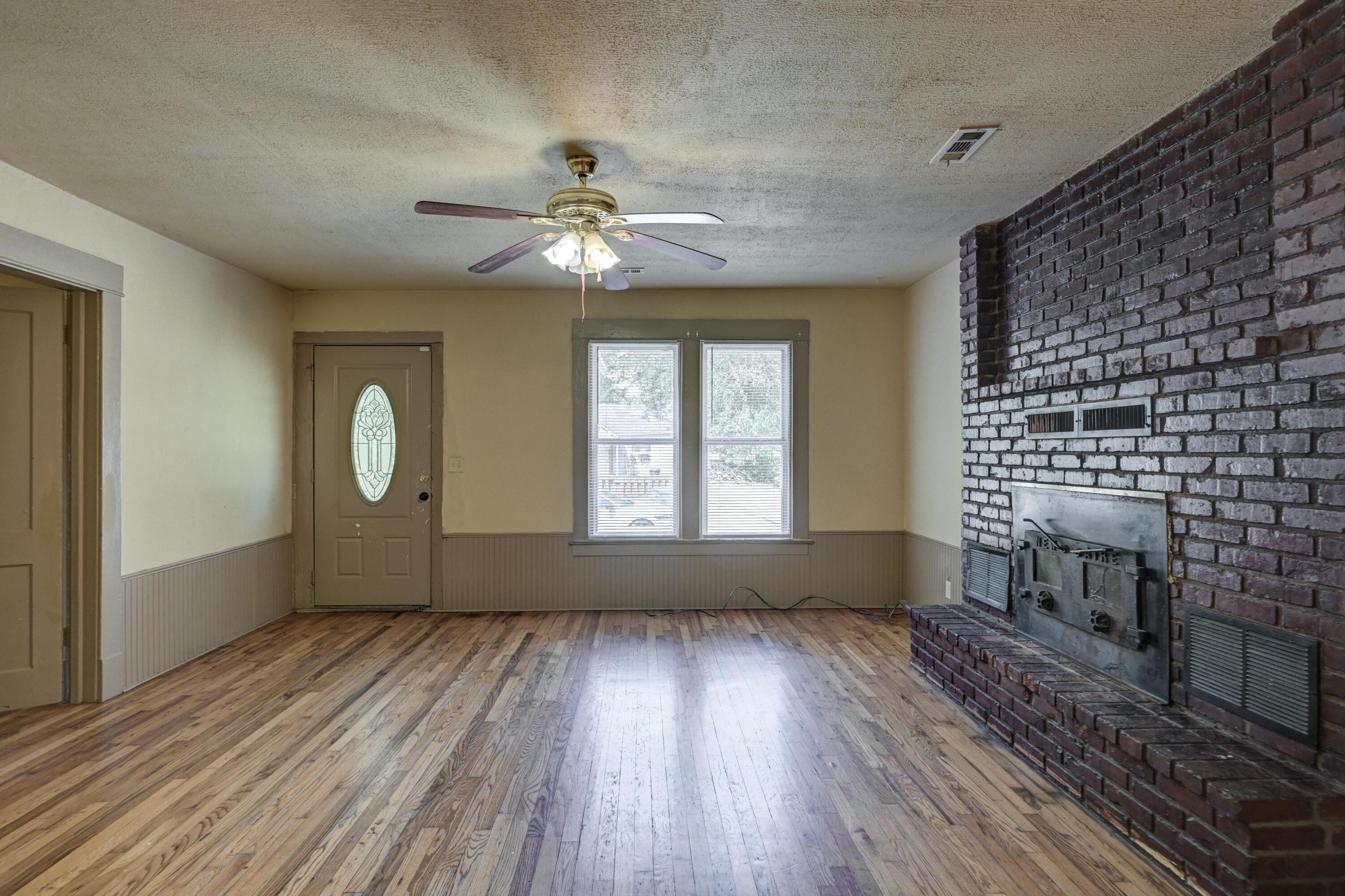 723 South Indiana Avenue Property Photo 5