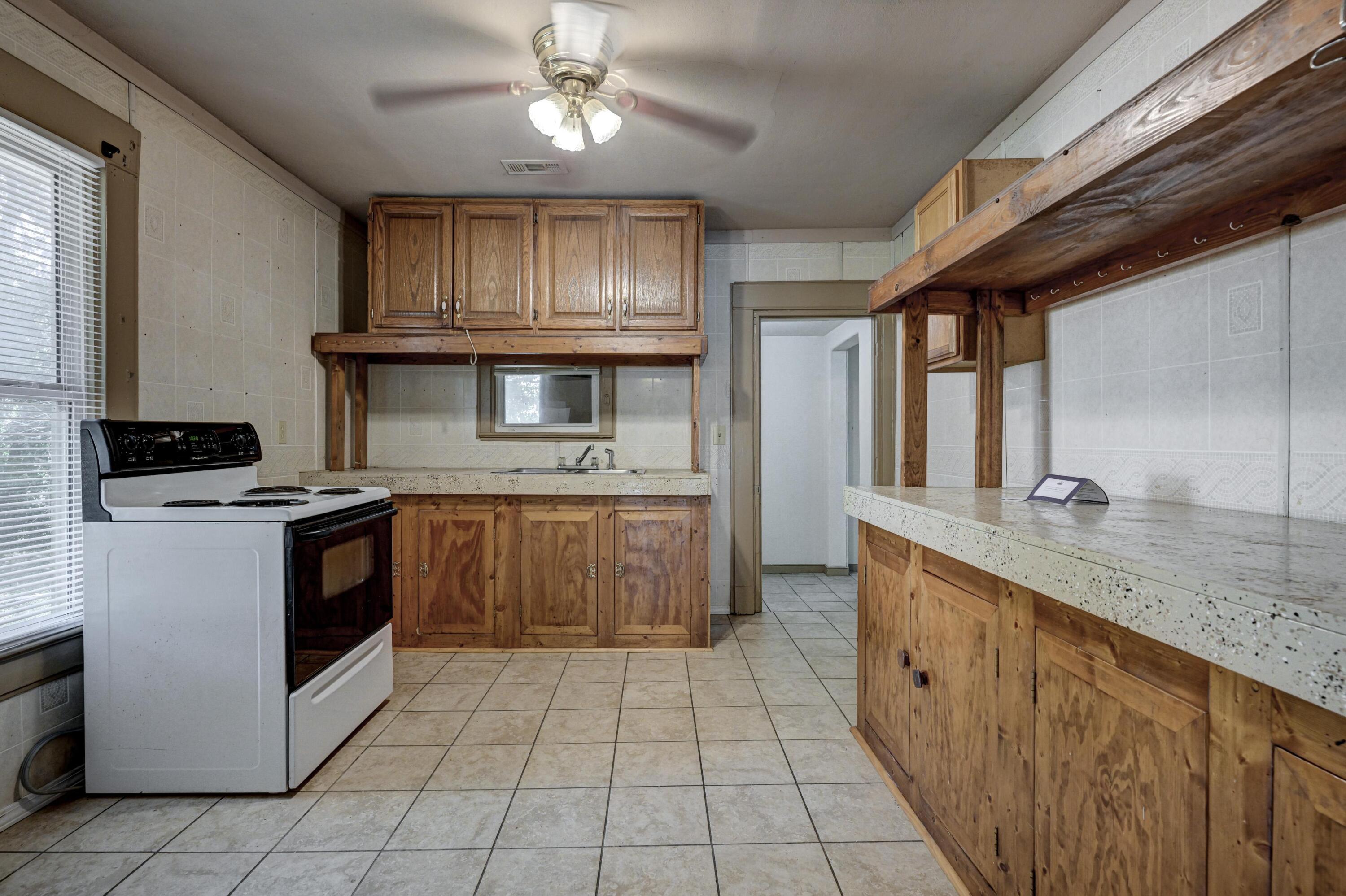 723 South Indiana Avenue Property Photo 12