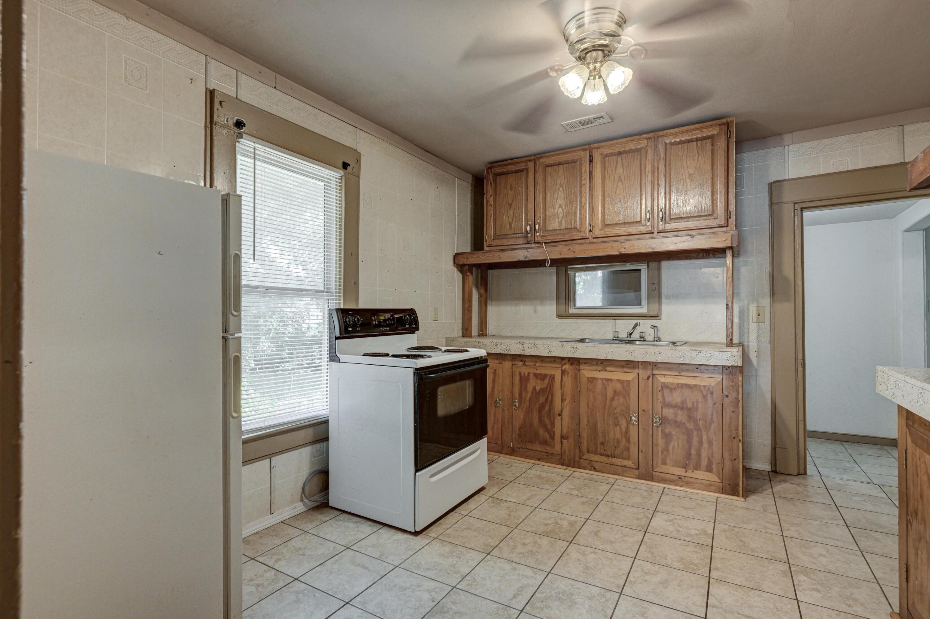 723 South Indiana Avenue Property Photo 13