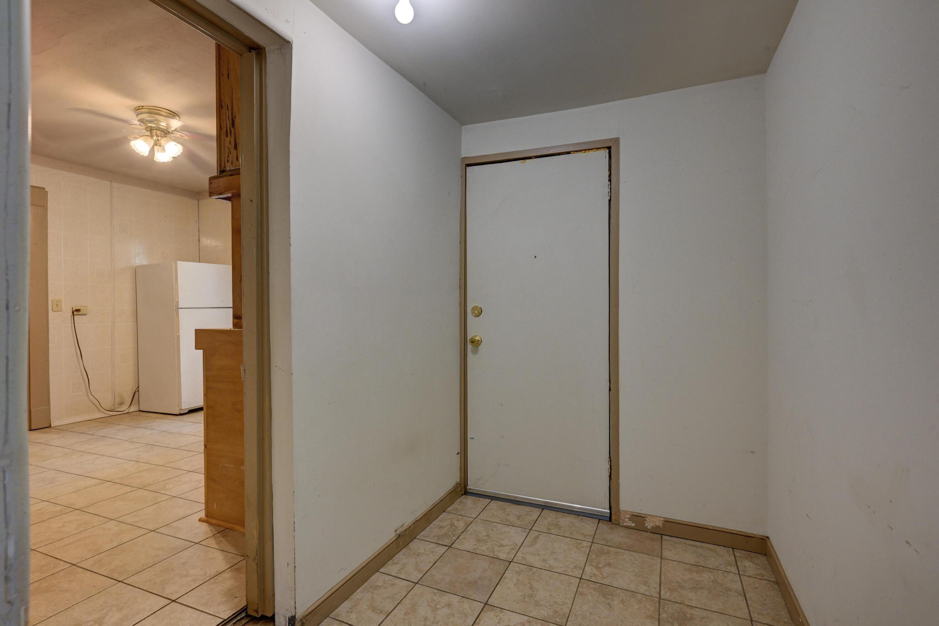 723 South Indiana Avenue Property Photo 17