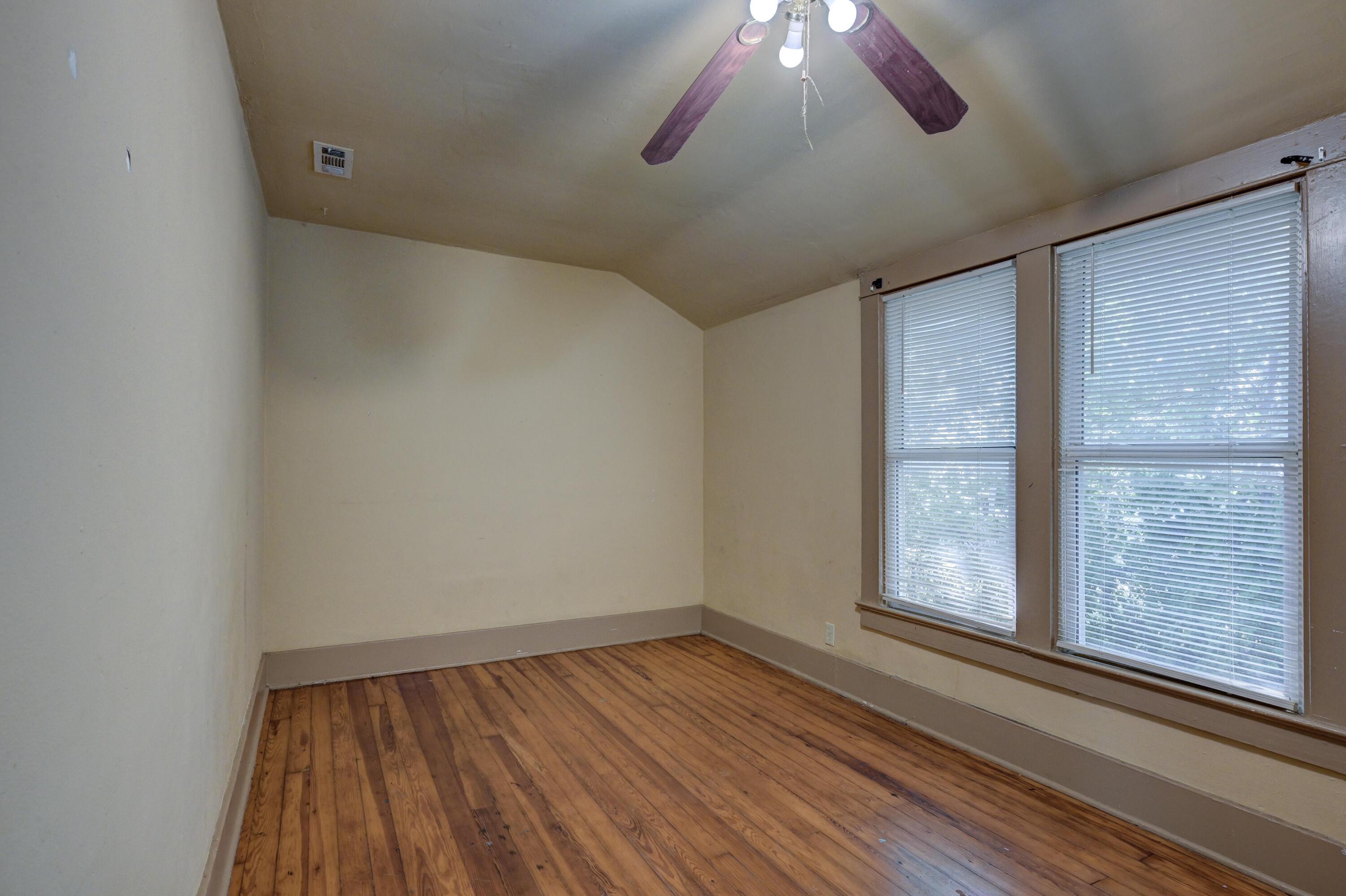 723 South Indiana Avenue Property Photo 18