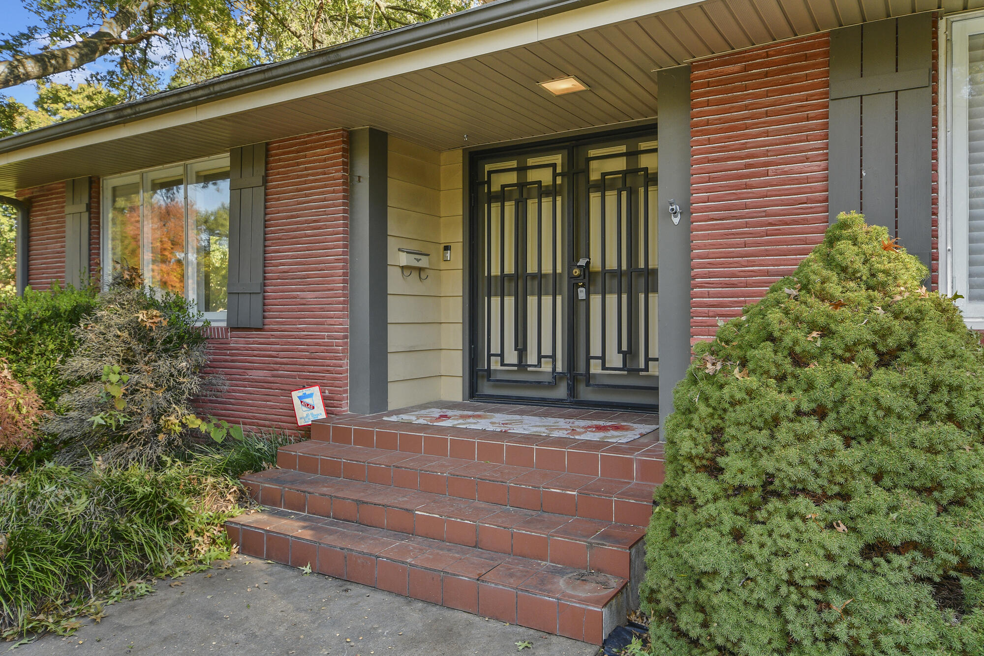 2446 South Sheridan Property Photo 5