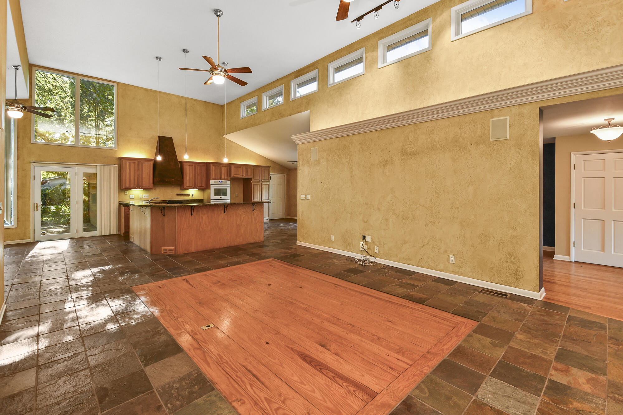 2446 South Sheridan Property Photo 6