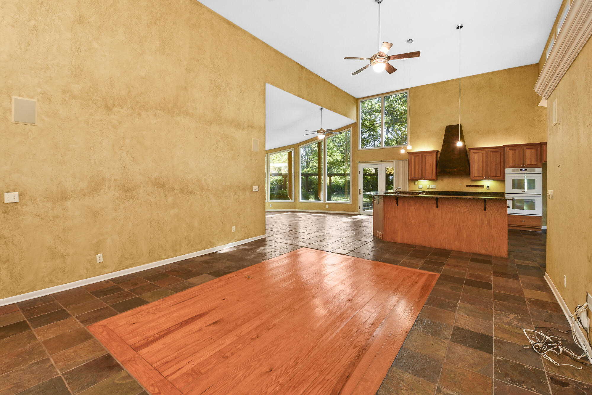 2446 South Sheridan Property Photo 7