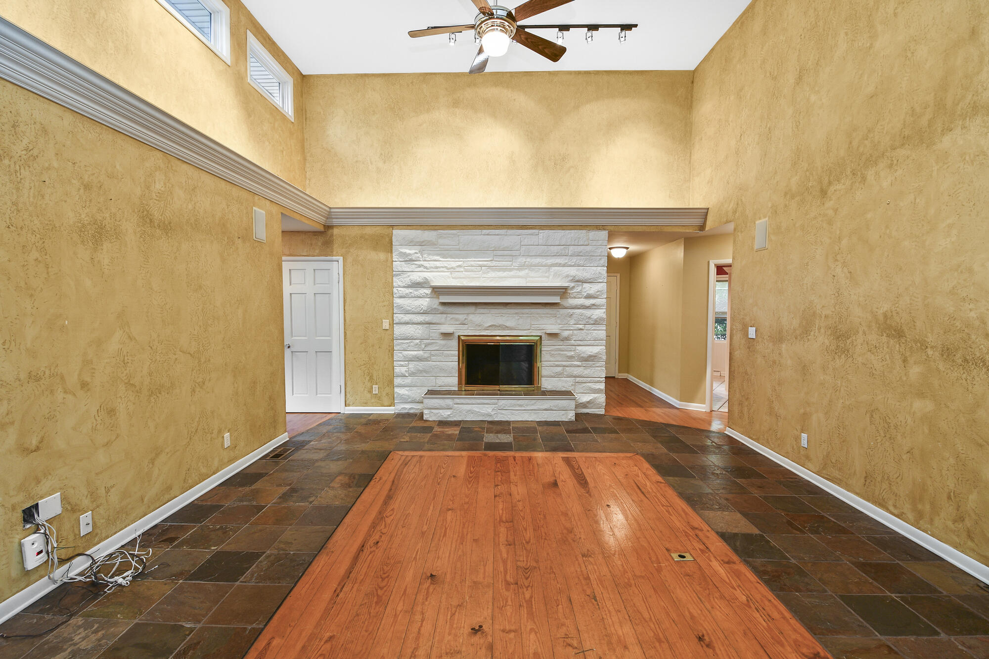 2446 South Sheridan Property Photo 8