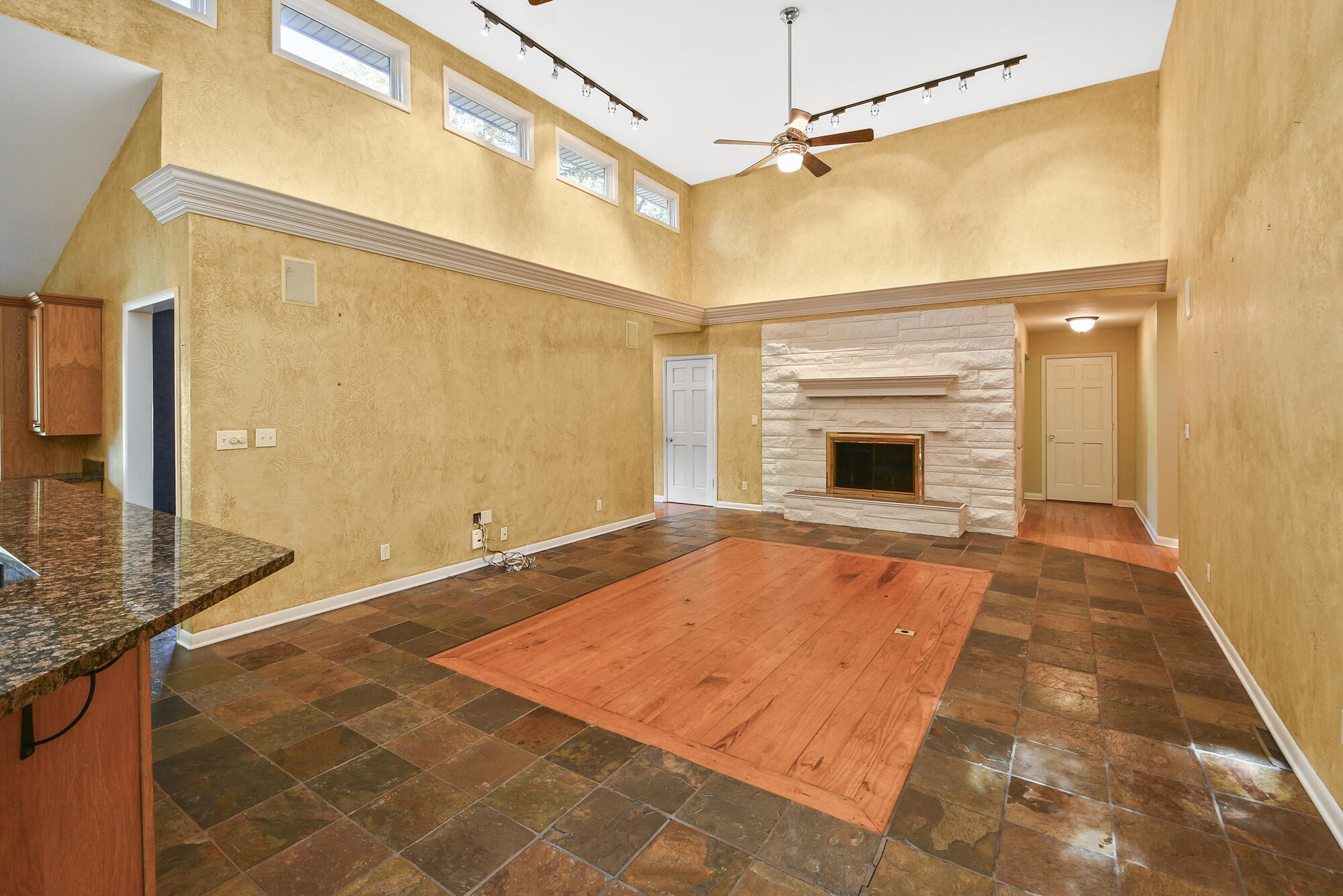 2446 South Sheridan Property Photo 9