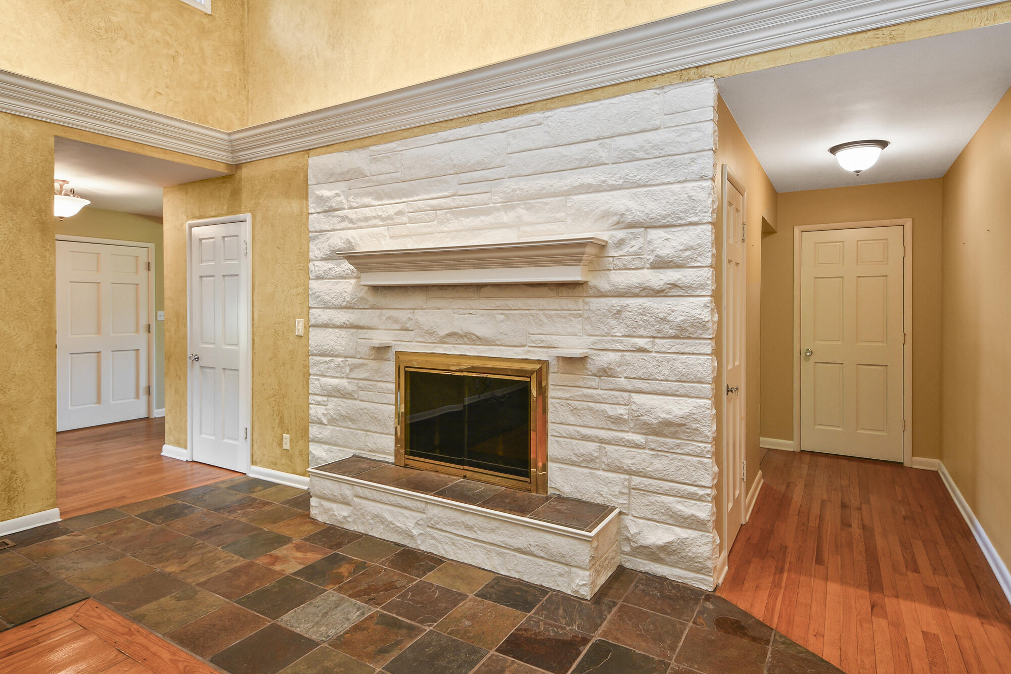 2446 South Sheridan Property Photo 10