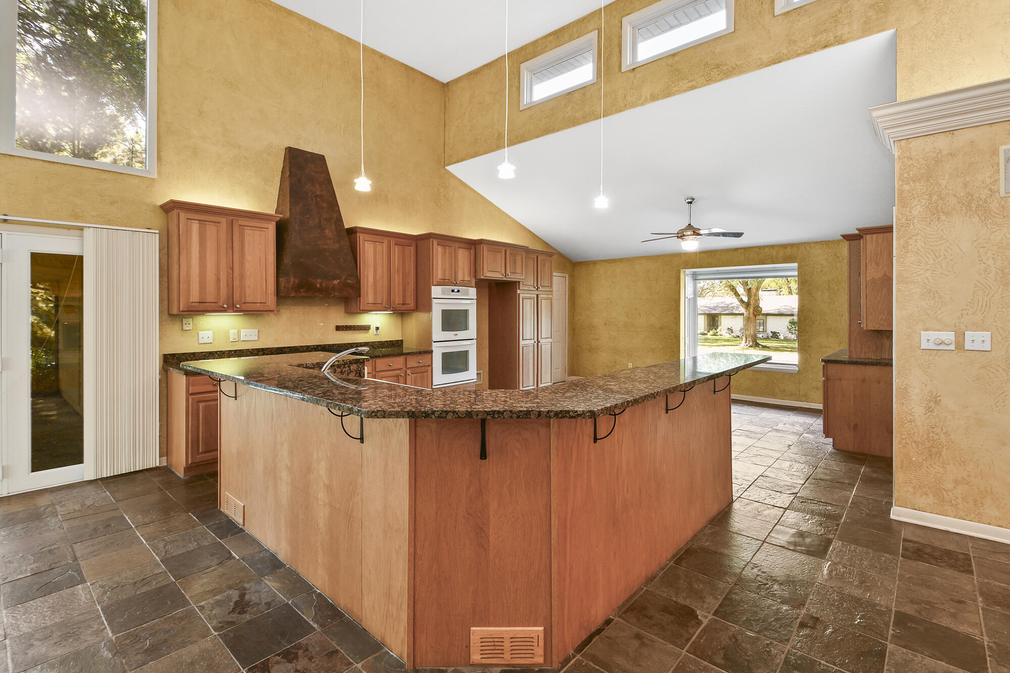 2446 South Sheridan Property Photo 11