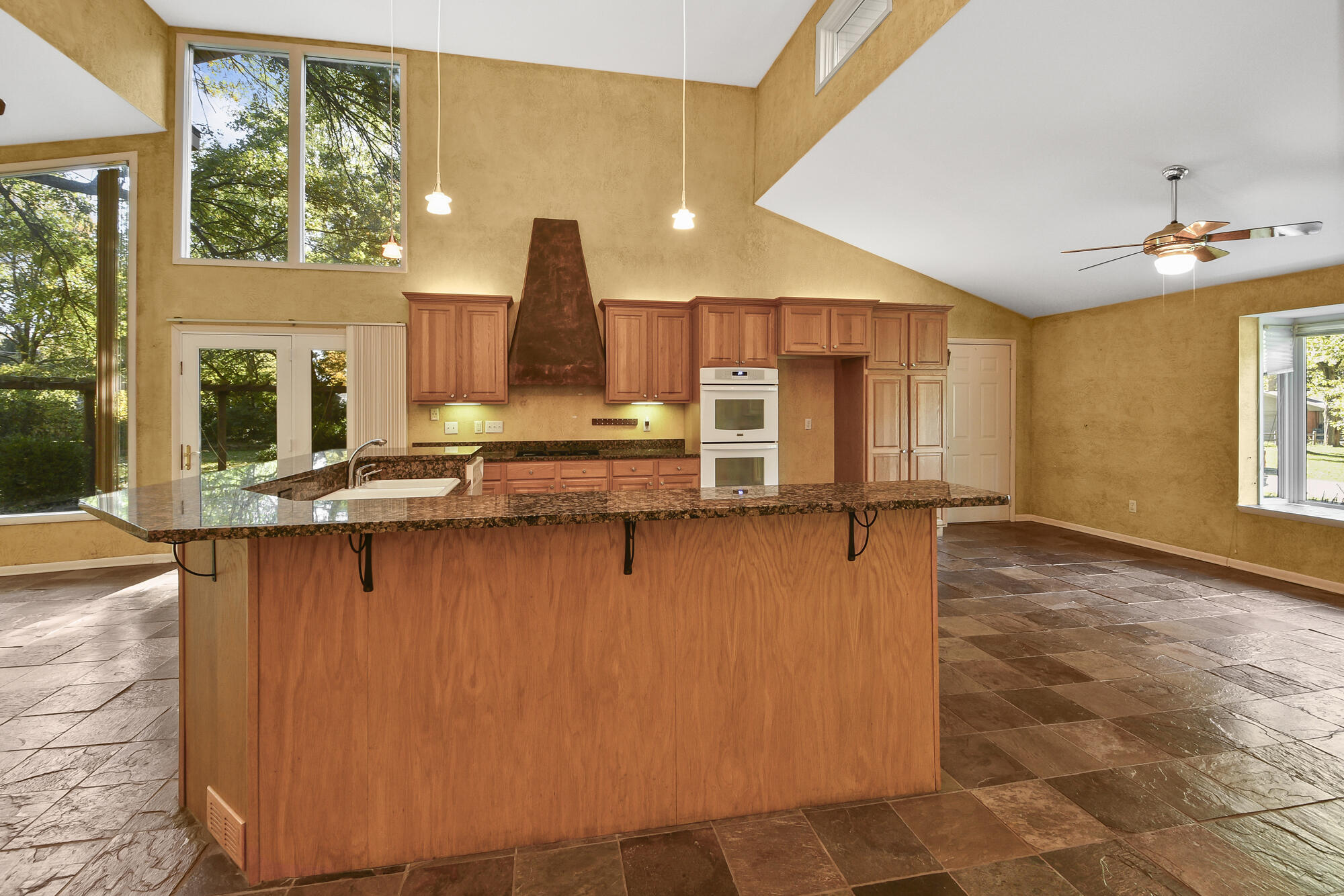 2446 South Sheridan Property Photo 12