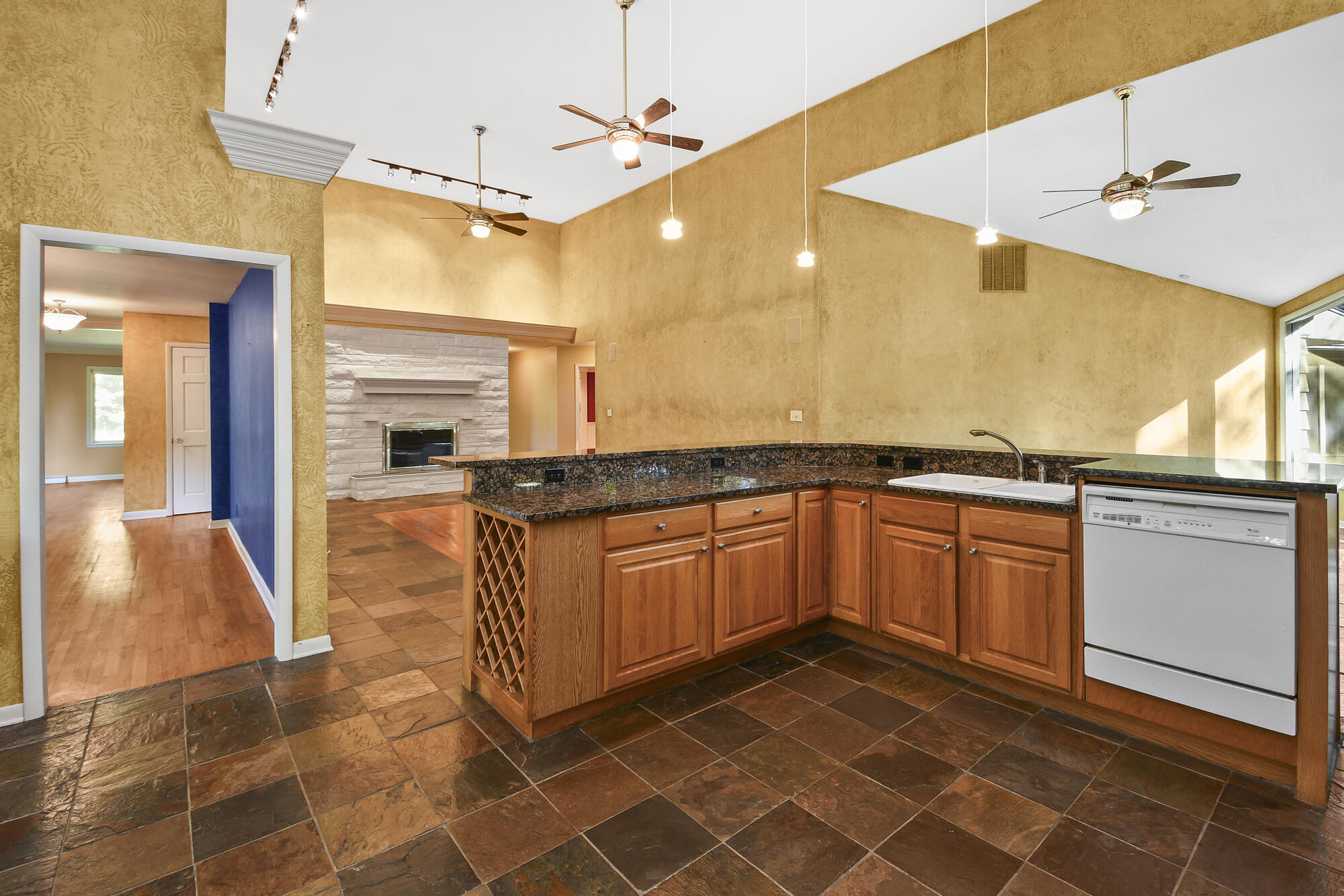 2446 South Sheridan Property Photo 15