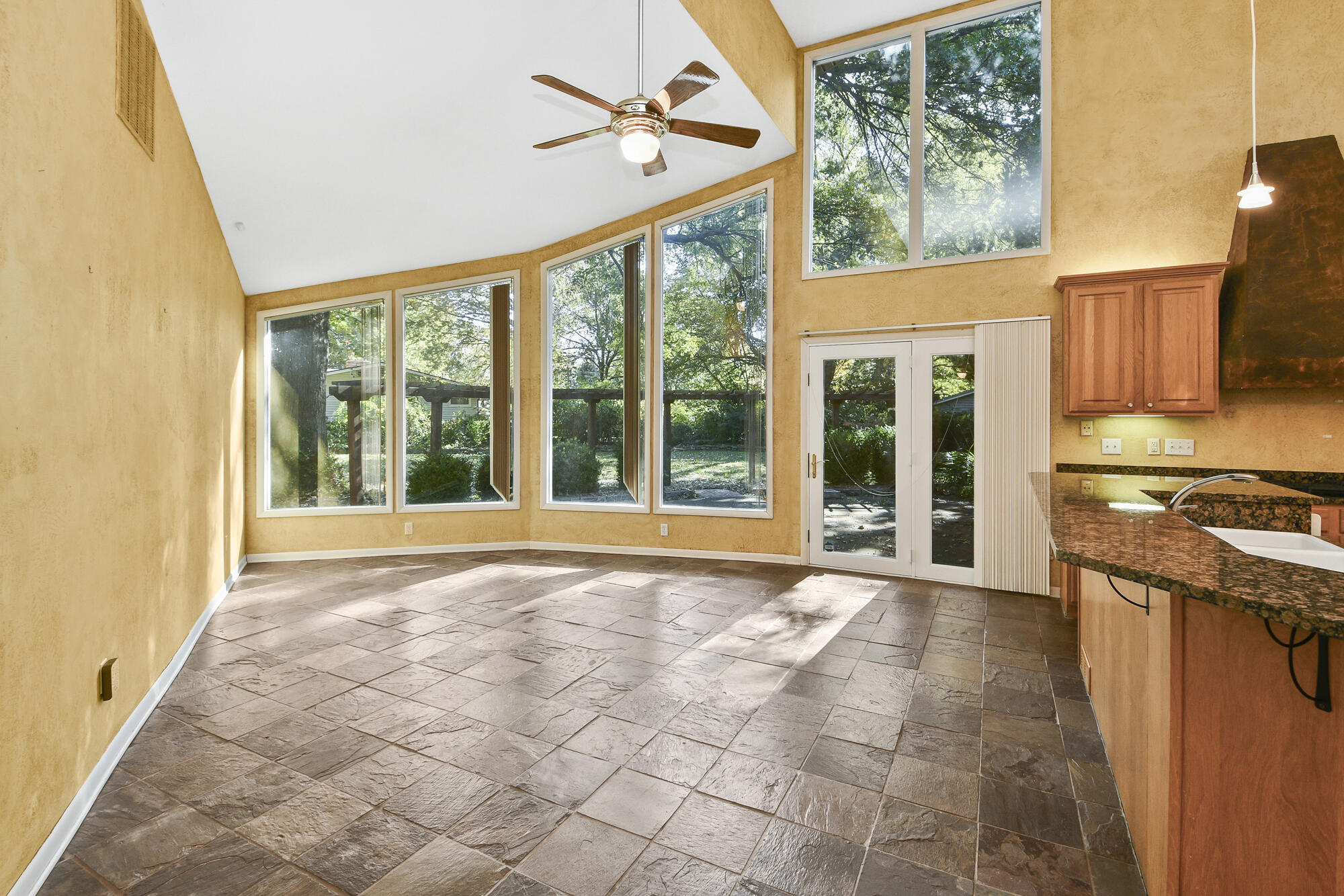 2446 South Sheridan Property Photo 22